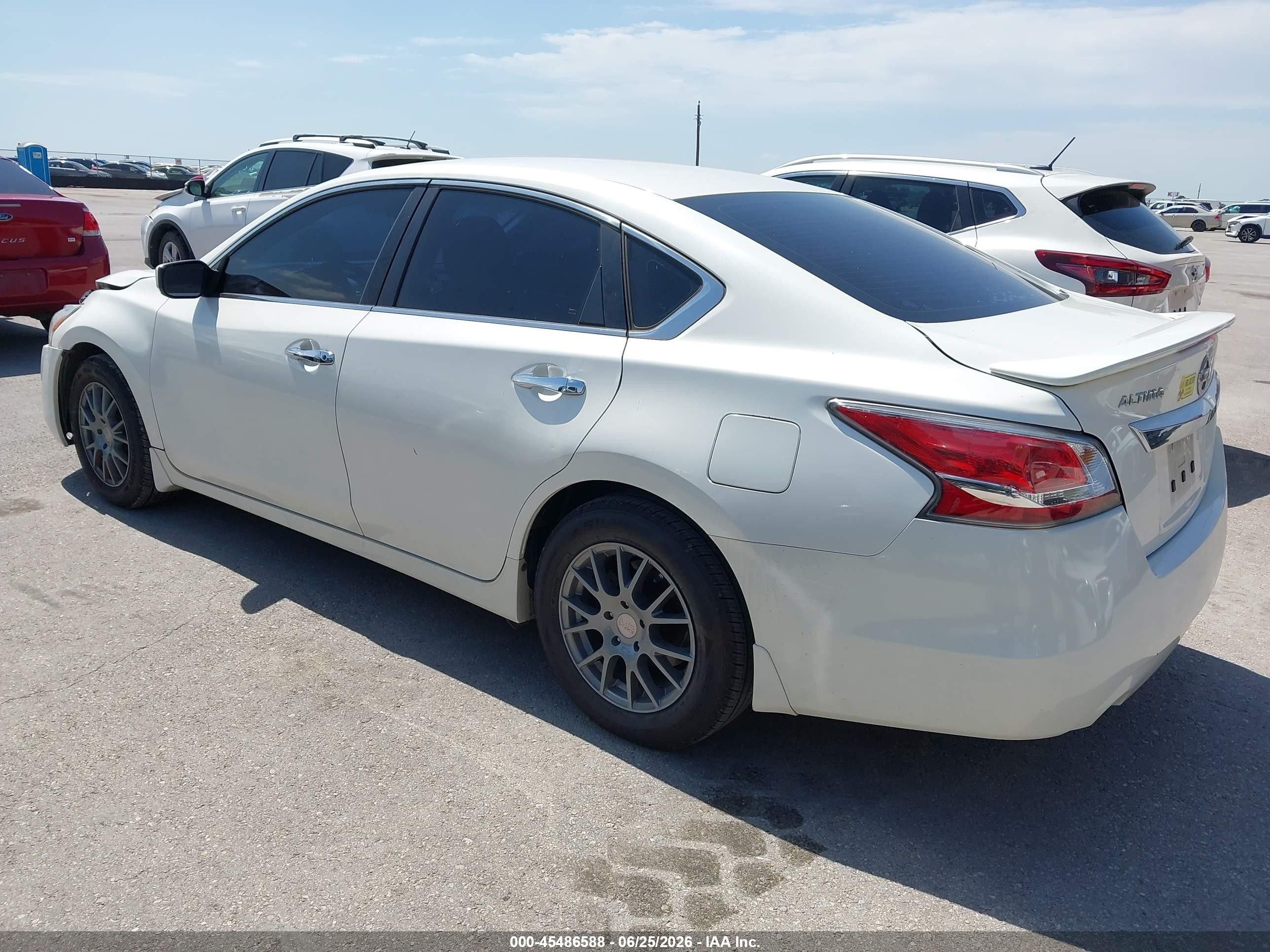 2015 Nissan Altima 2.5 S White vin: 1N4AL3AP6FC431559