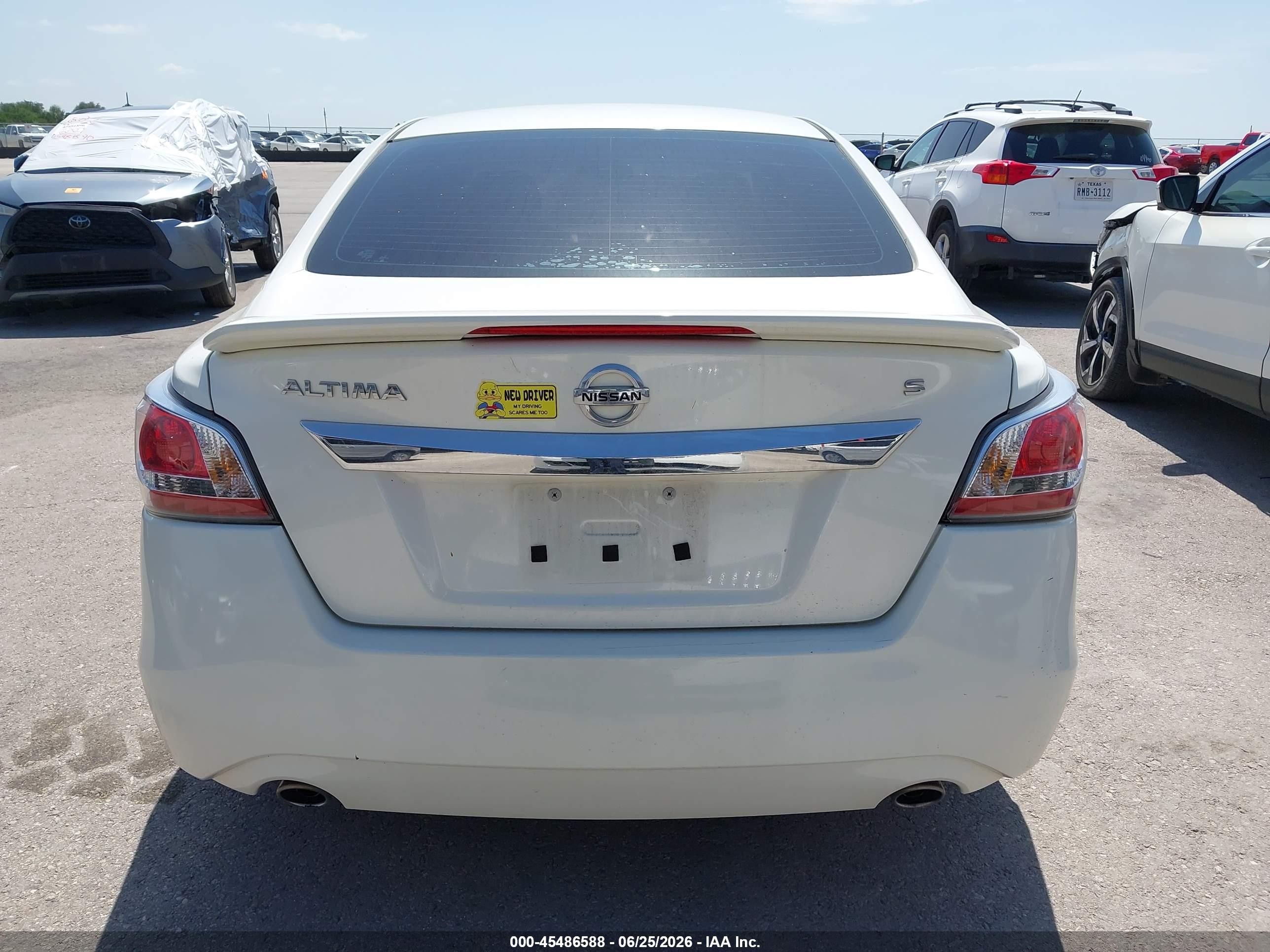 2015 Nissan Altima 2.5 S White vin: 1N4AL3AP6FC431559