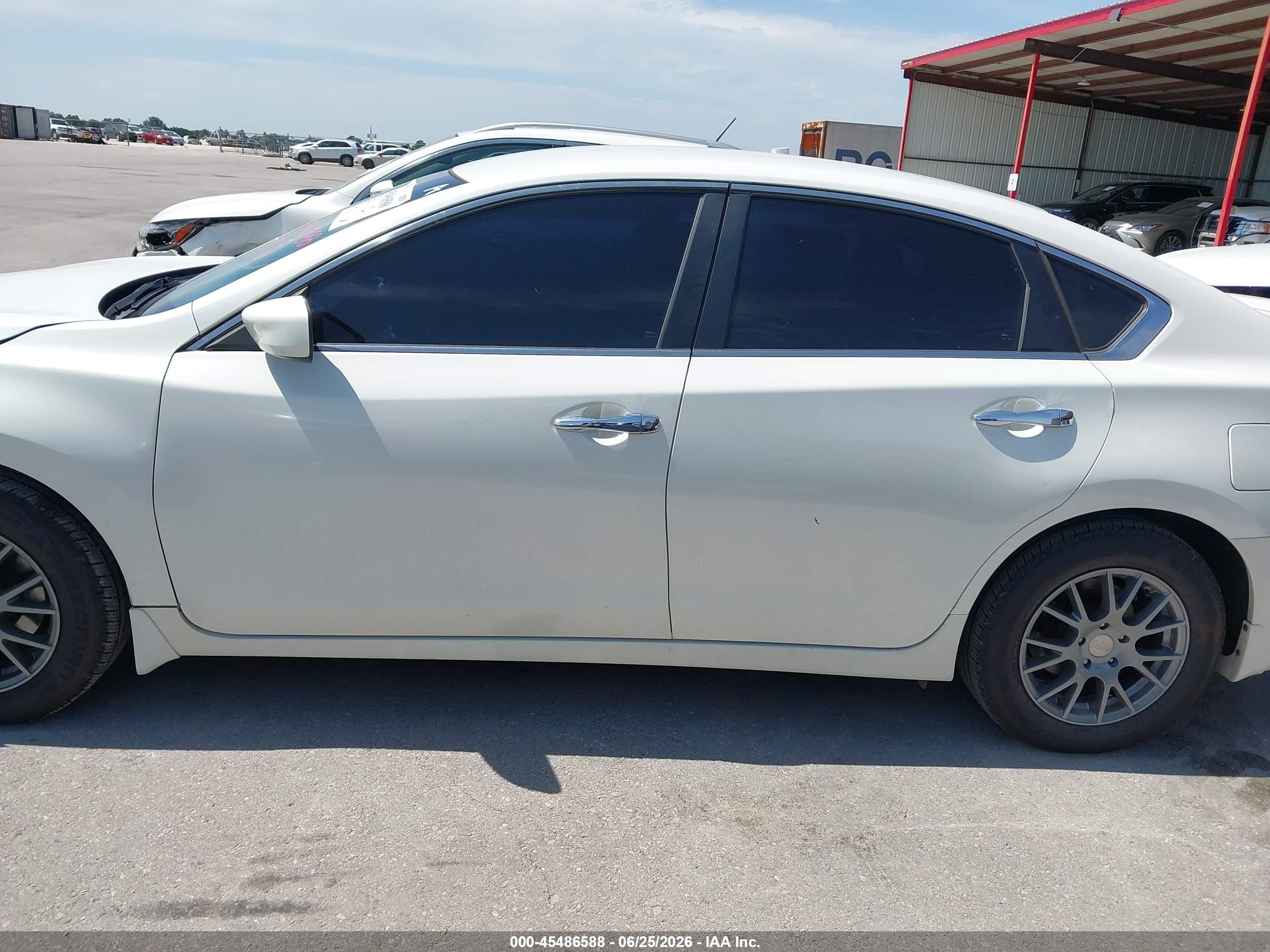2015 Nissan Altima 2.5 S White vin: 1N4AL3AP6FC431559