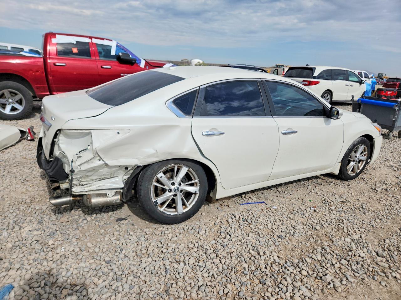2015 Nissan Altima 2.5 Sv White vin: 1N4AL3AP6FC440200