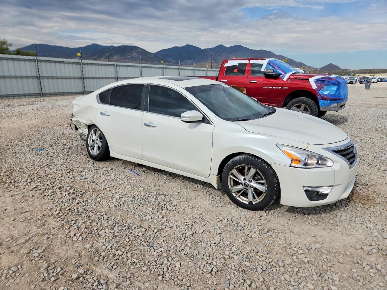 2015 Nissan Altima 2.5 Sv White vin: 1N4AL3AP6FC440200