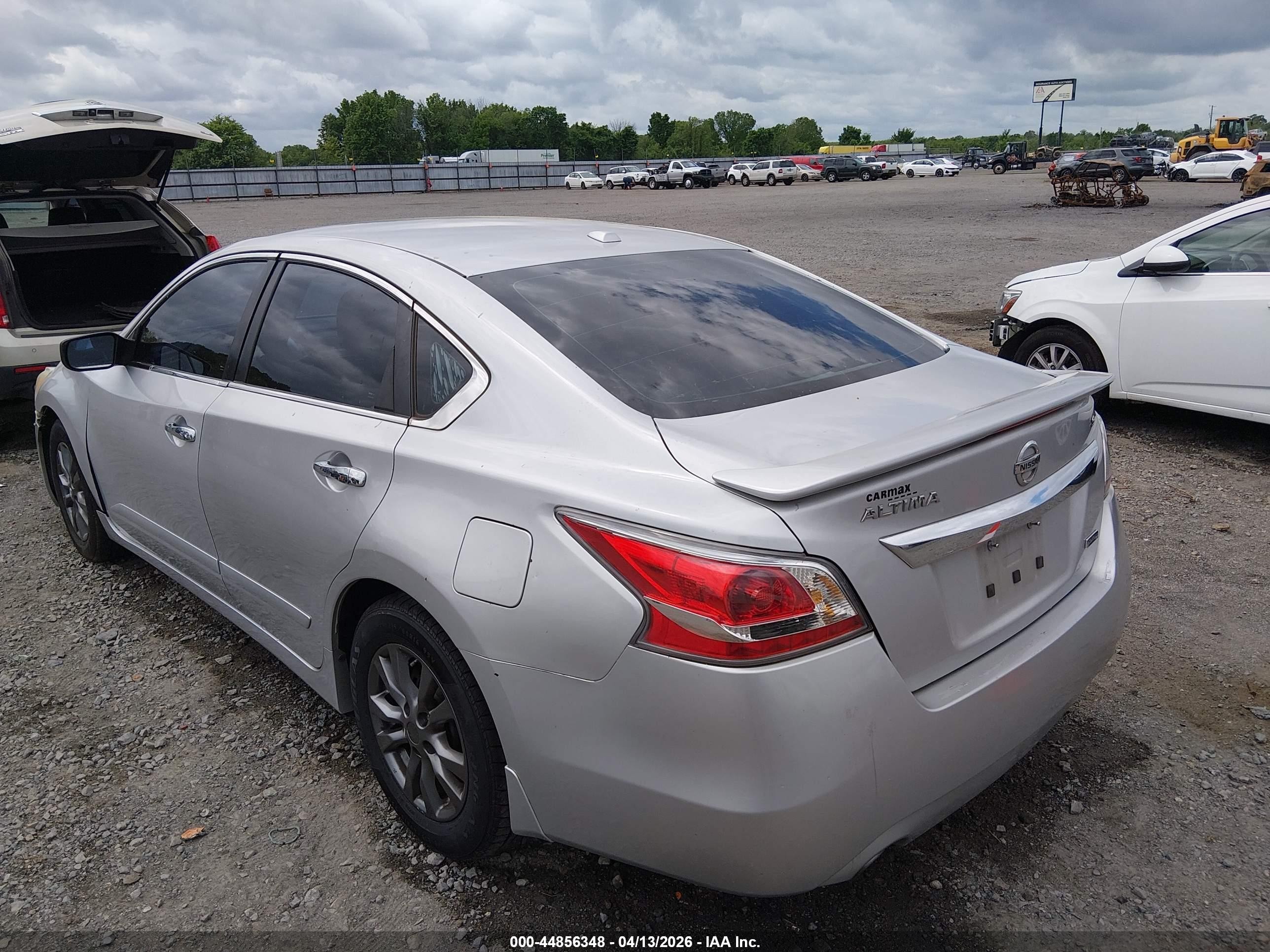 2015 Nissan Altima 2.5 S Silver vin: 1N4AL3AP6FC569568