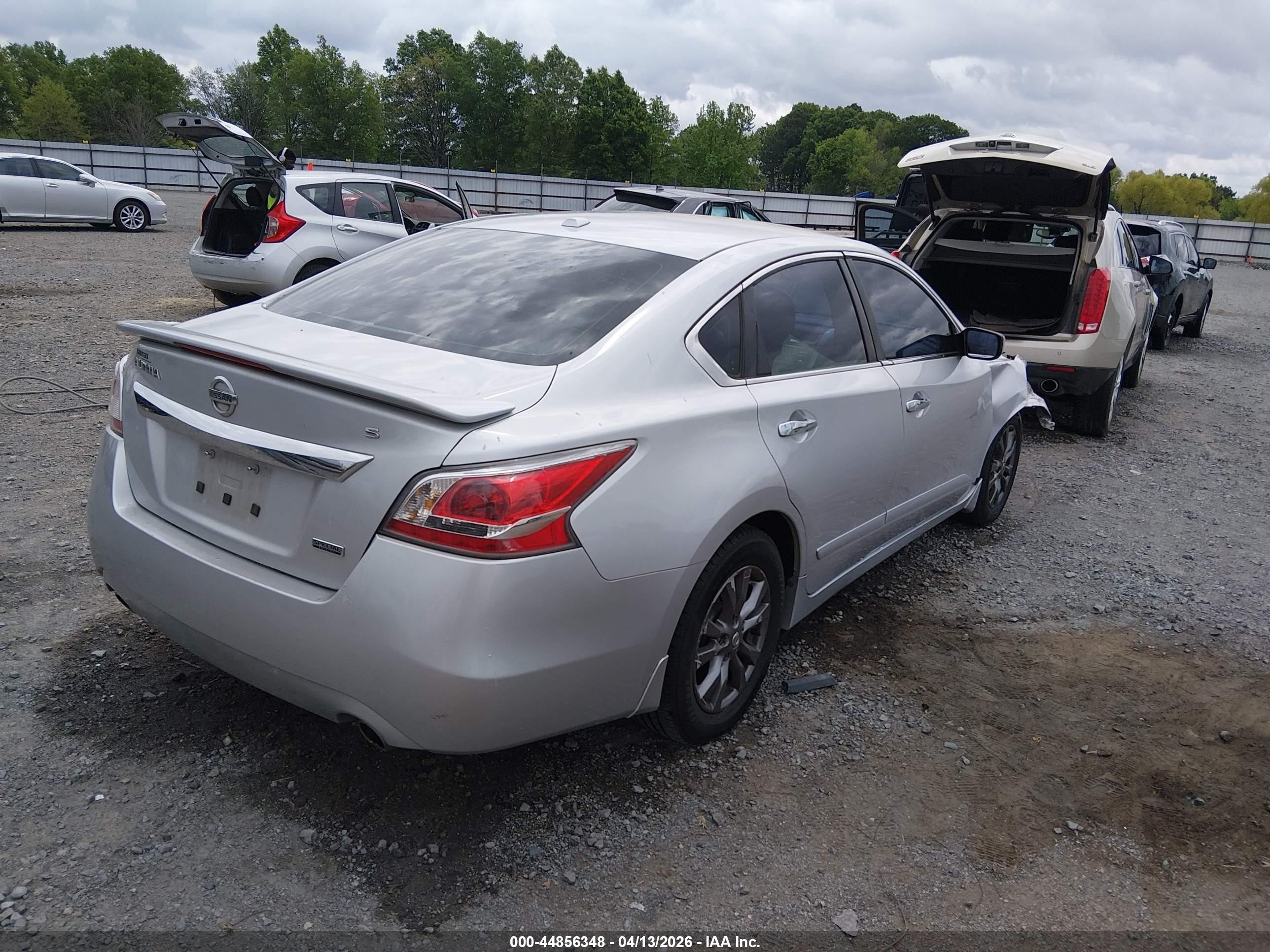 2015 Nissan Altima 2.5 S Silver vin: 1N4AL3AP6FC569568
