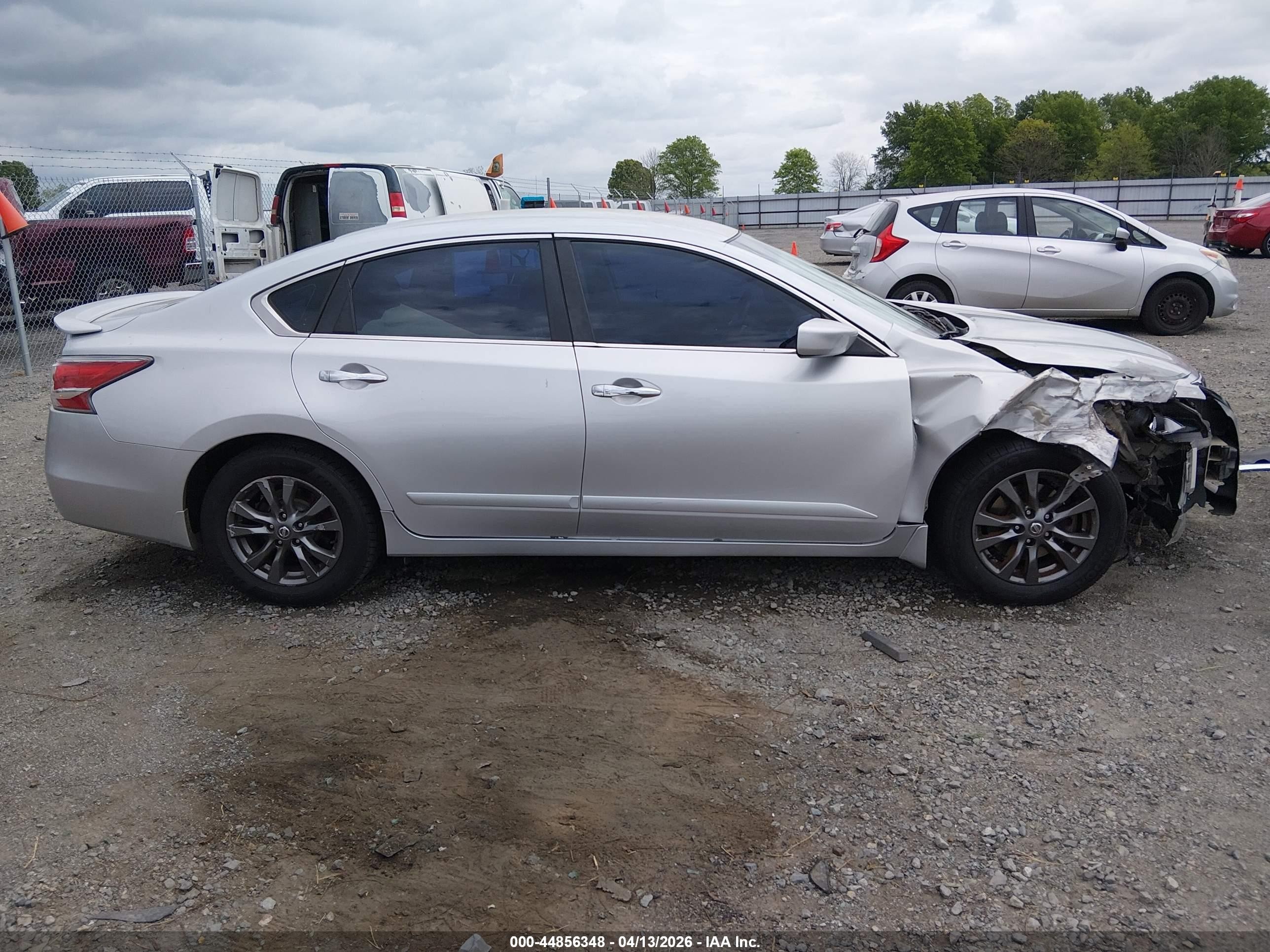 2015 Nissan Altima 2.5 S Silver vin: 1N4AL3AP6FC569568