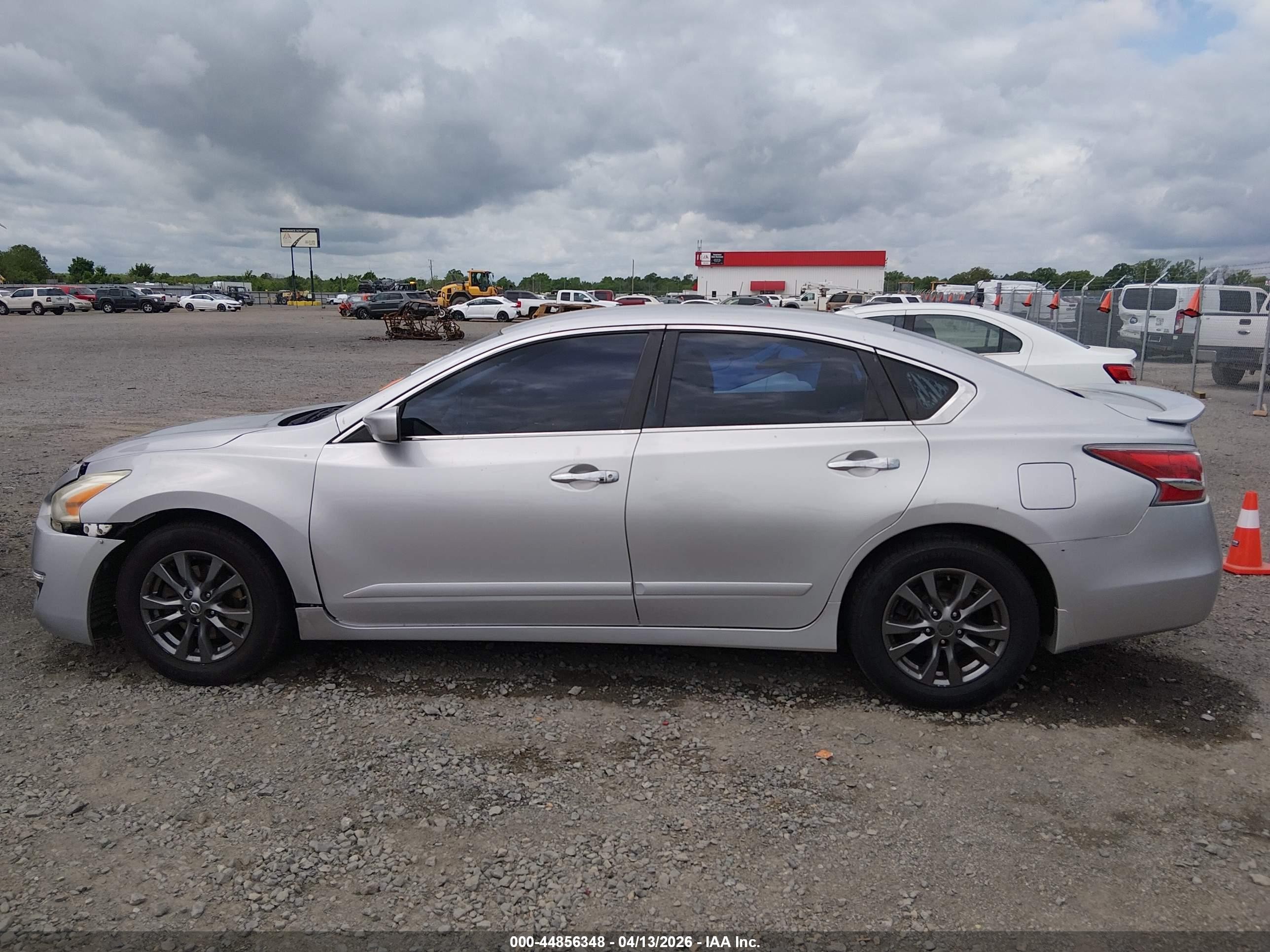2015 Nissan Altima 2.5 S Silver vin: 1N4AL3AP6FC569568