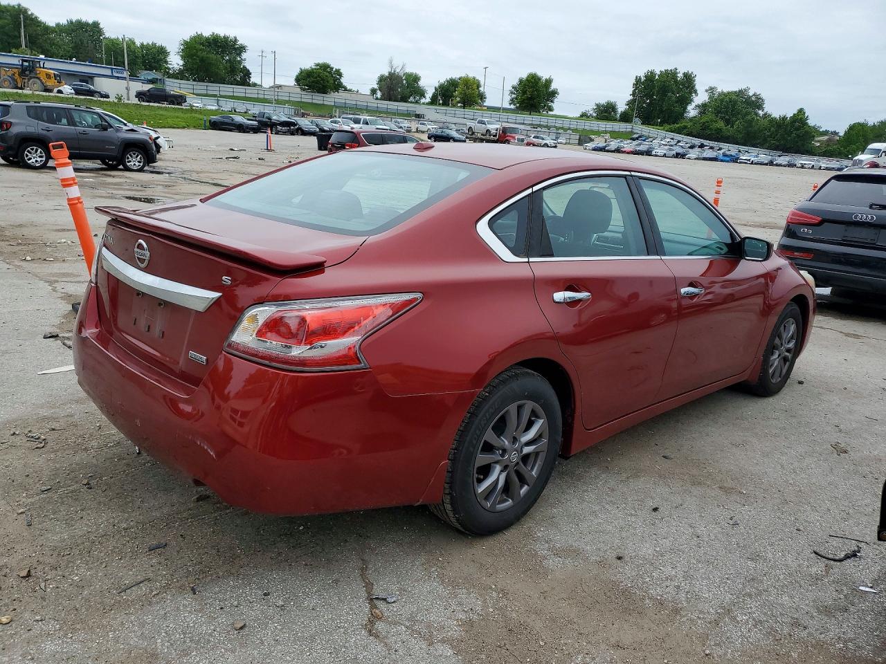 2015 Nissan Altima 2.5 S Maroon vin: 1N4AL3AP6FC570722