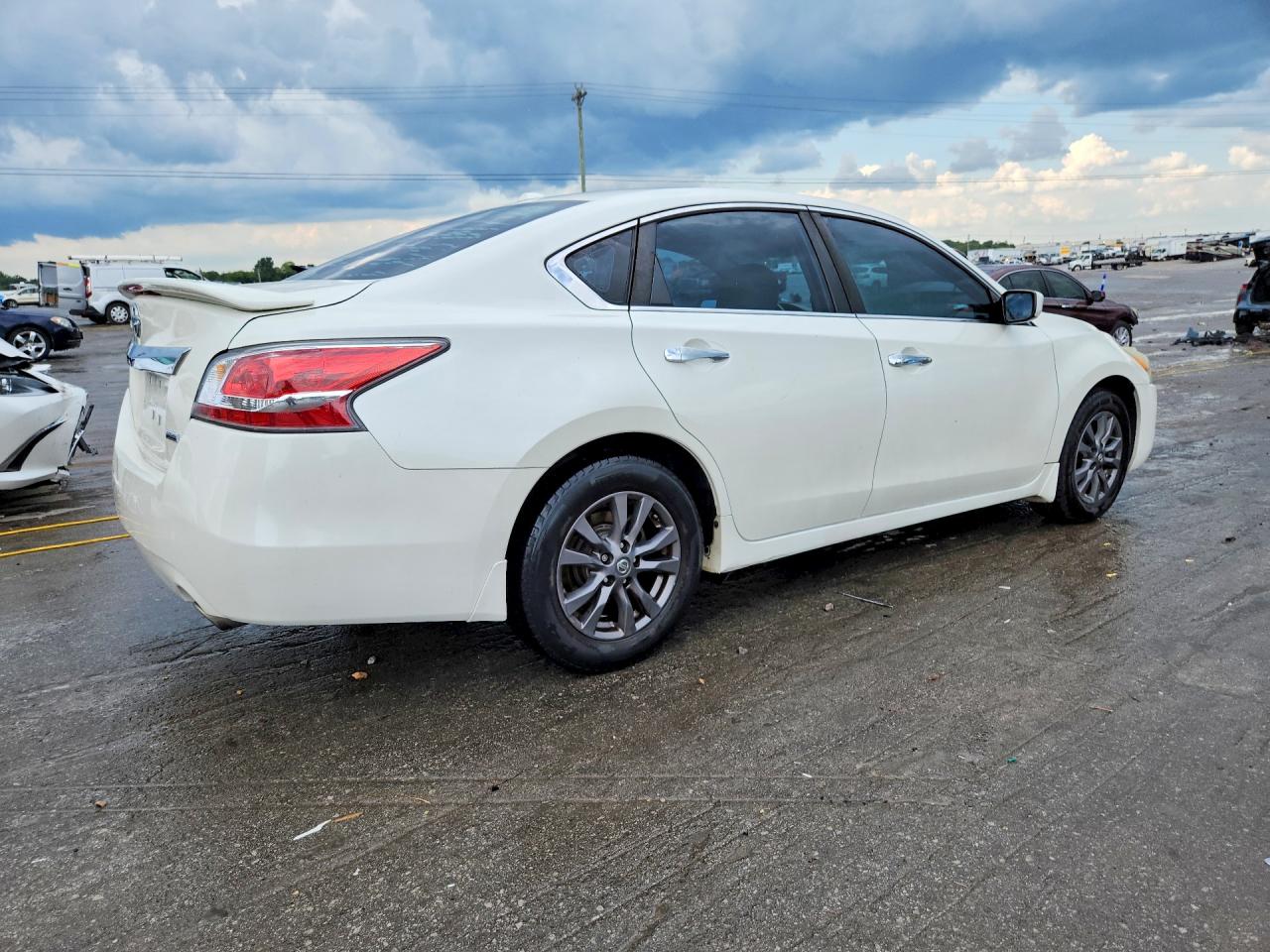 2015 Nissan Altima 2.5 S White vin: 1N4AL3AP6FC595846