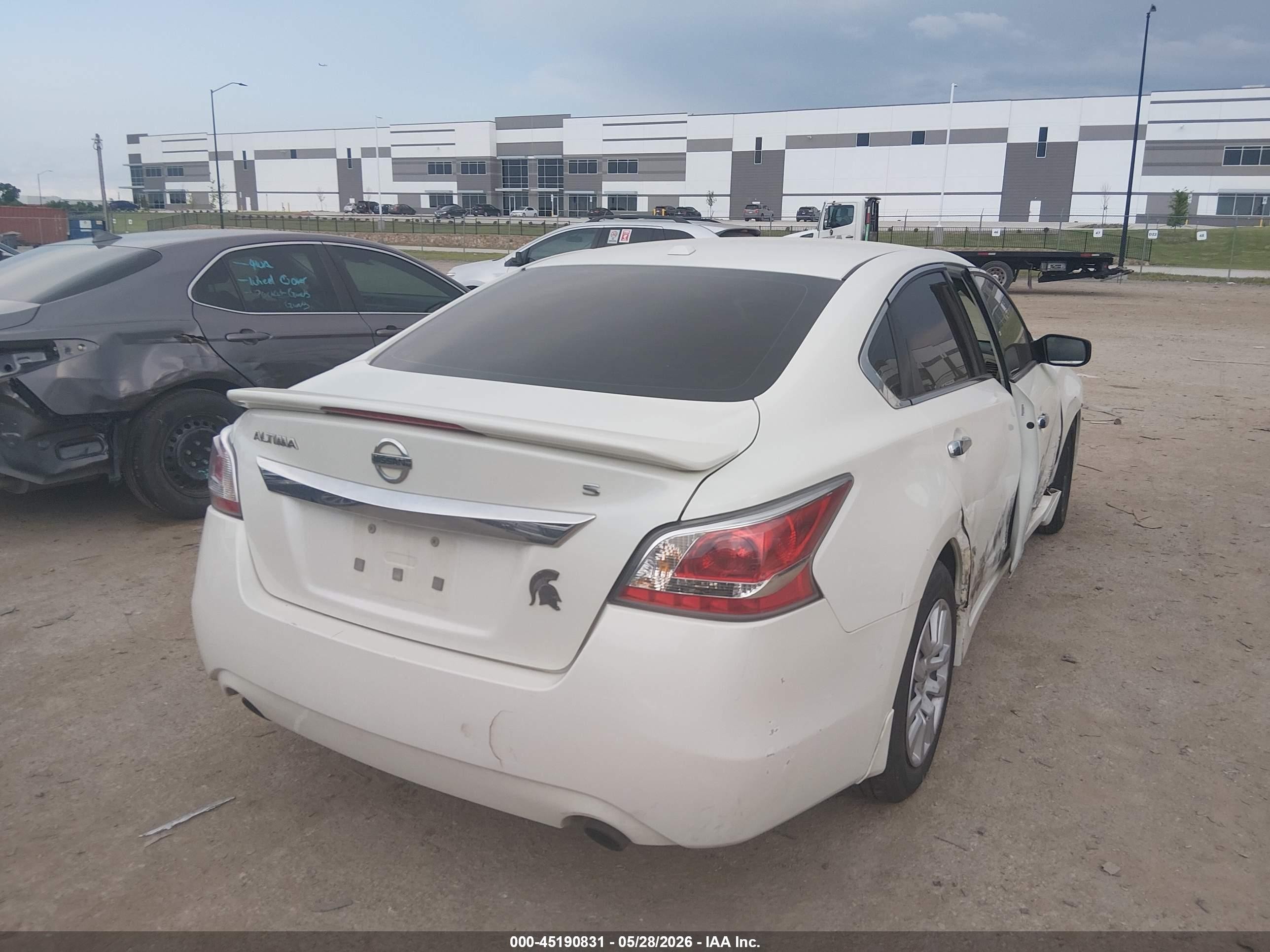 2015 Nissan Altima 2.5 S White vin: 1N4AL3AP6FN322832