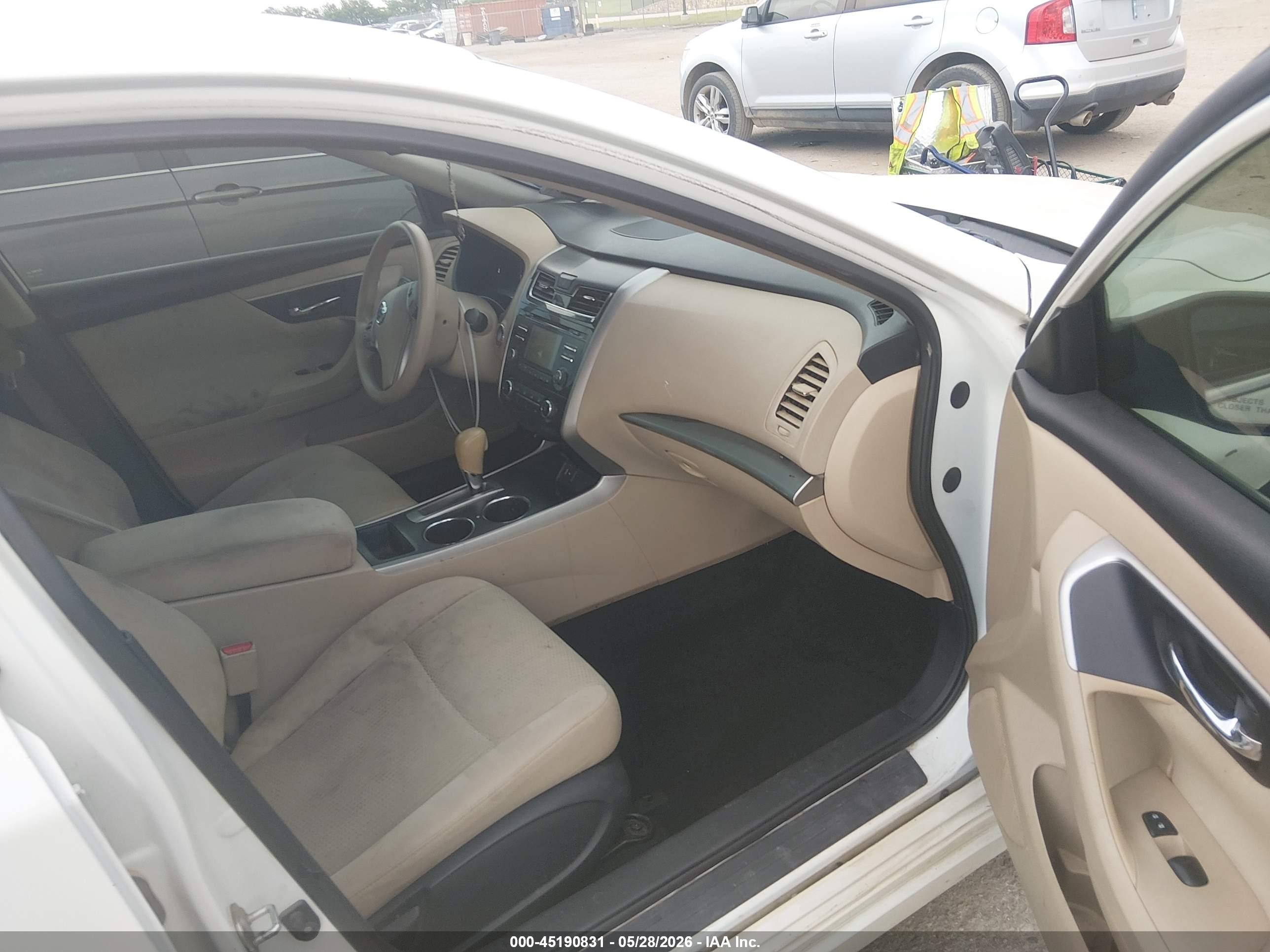 2015 Nissan Altima 2.5 S White vin: 1N4AL3AP6FN322832