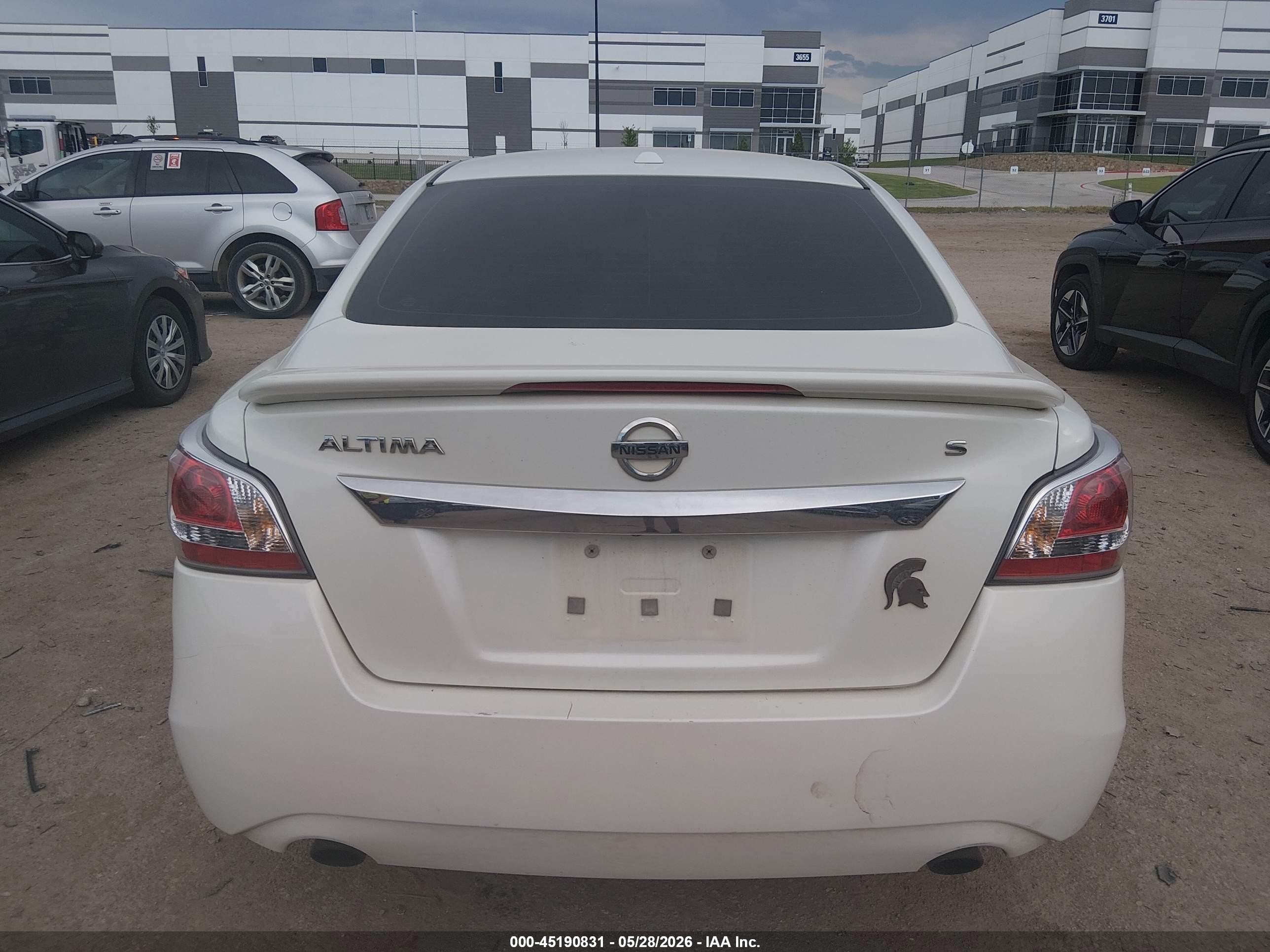 2015 Nissan Altima 2.5 S White vin: 1N4AL3AP6FN322832
