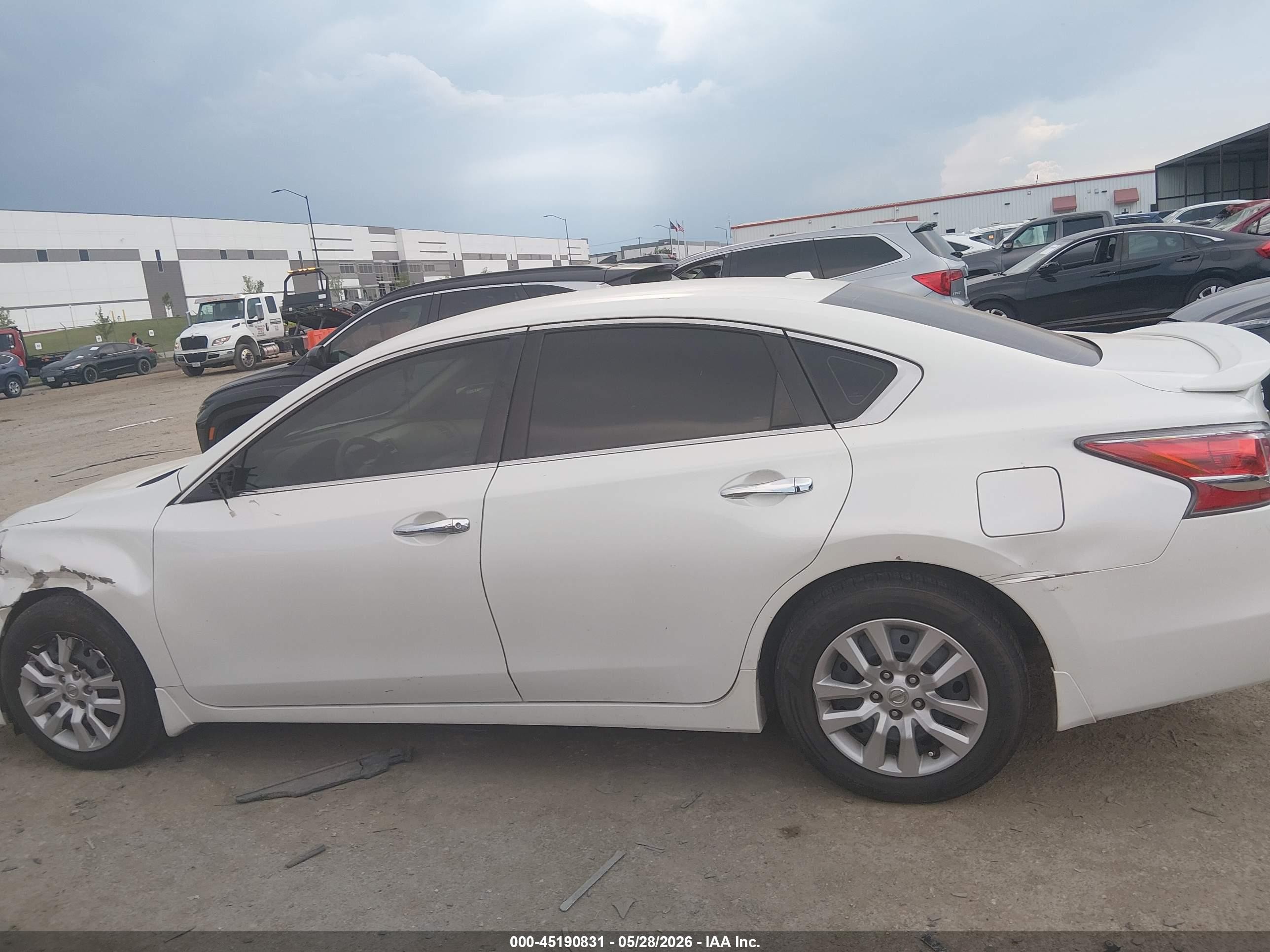 2015 Nissan Altima 2.5 S White vin: 1N4AL3AP6FN322832