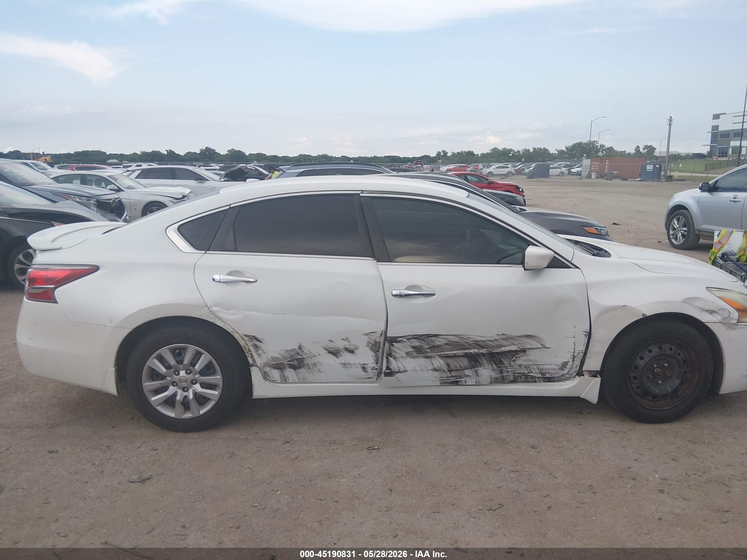 2015 Nissan Altima 2.5 S White vin: 1N4AL3AP6FN322832