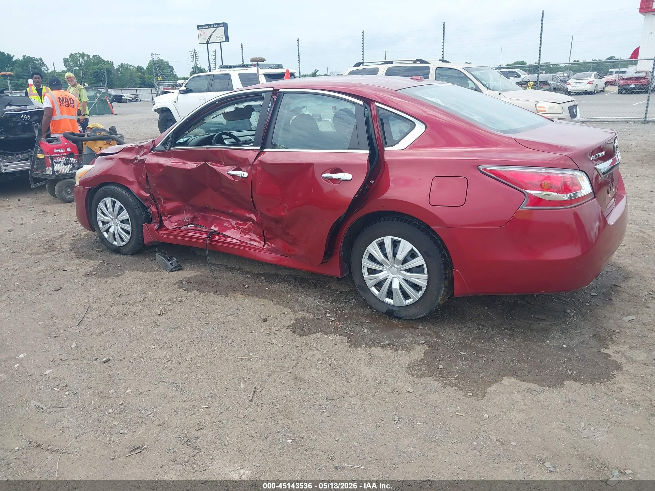 2015 Nissan Altima 2.5 S Red vin: 1N4AL3AP6FN352588