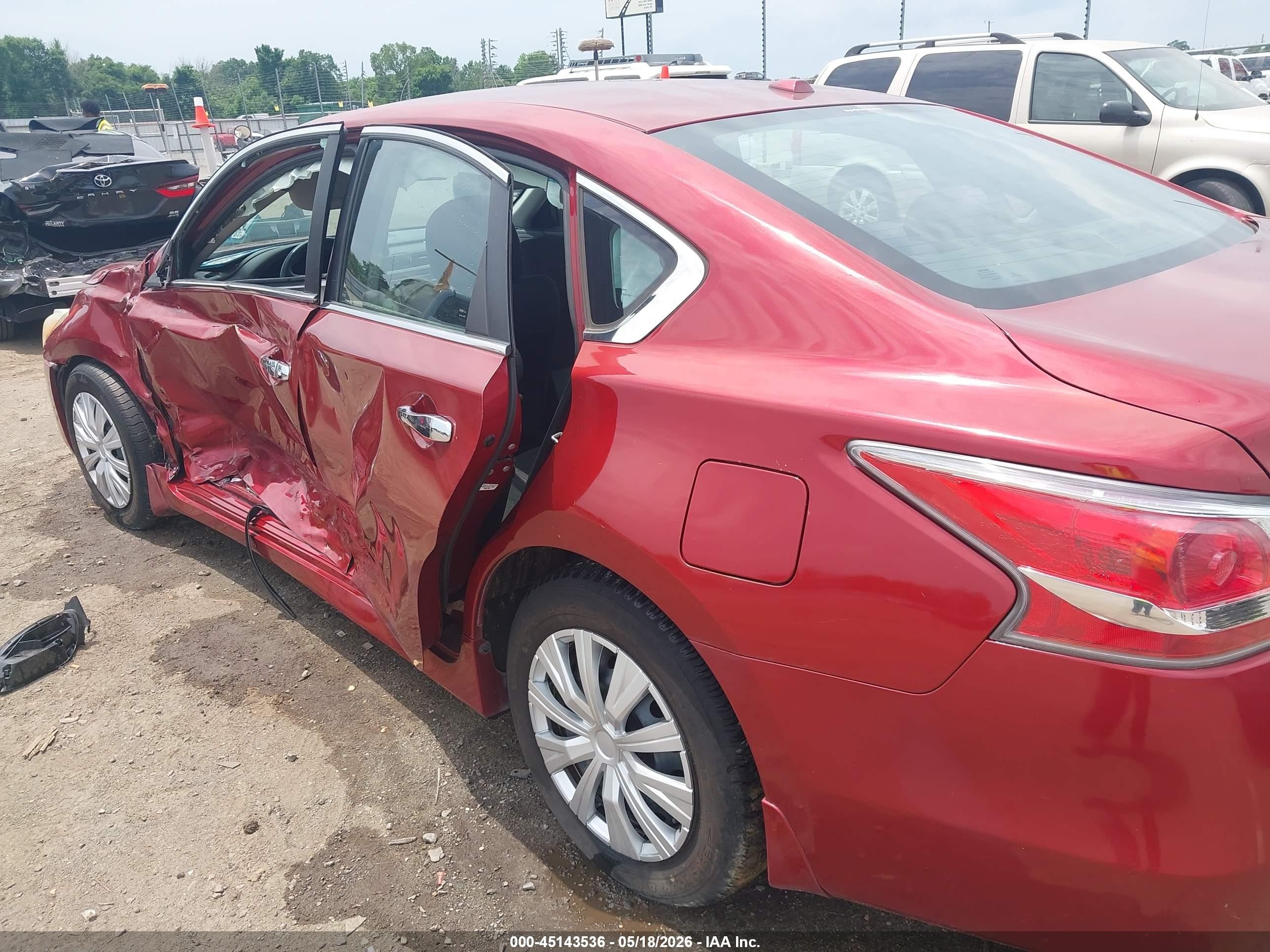 2015 Nissan Altima 2.5 S Red vin: 1N4AL3AP6FN352588