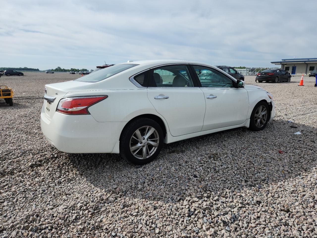 2015 Nissan Altima 2.5 White vin: 1N4AL3AP6FN355152