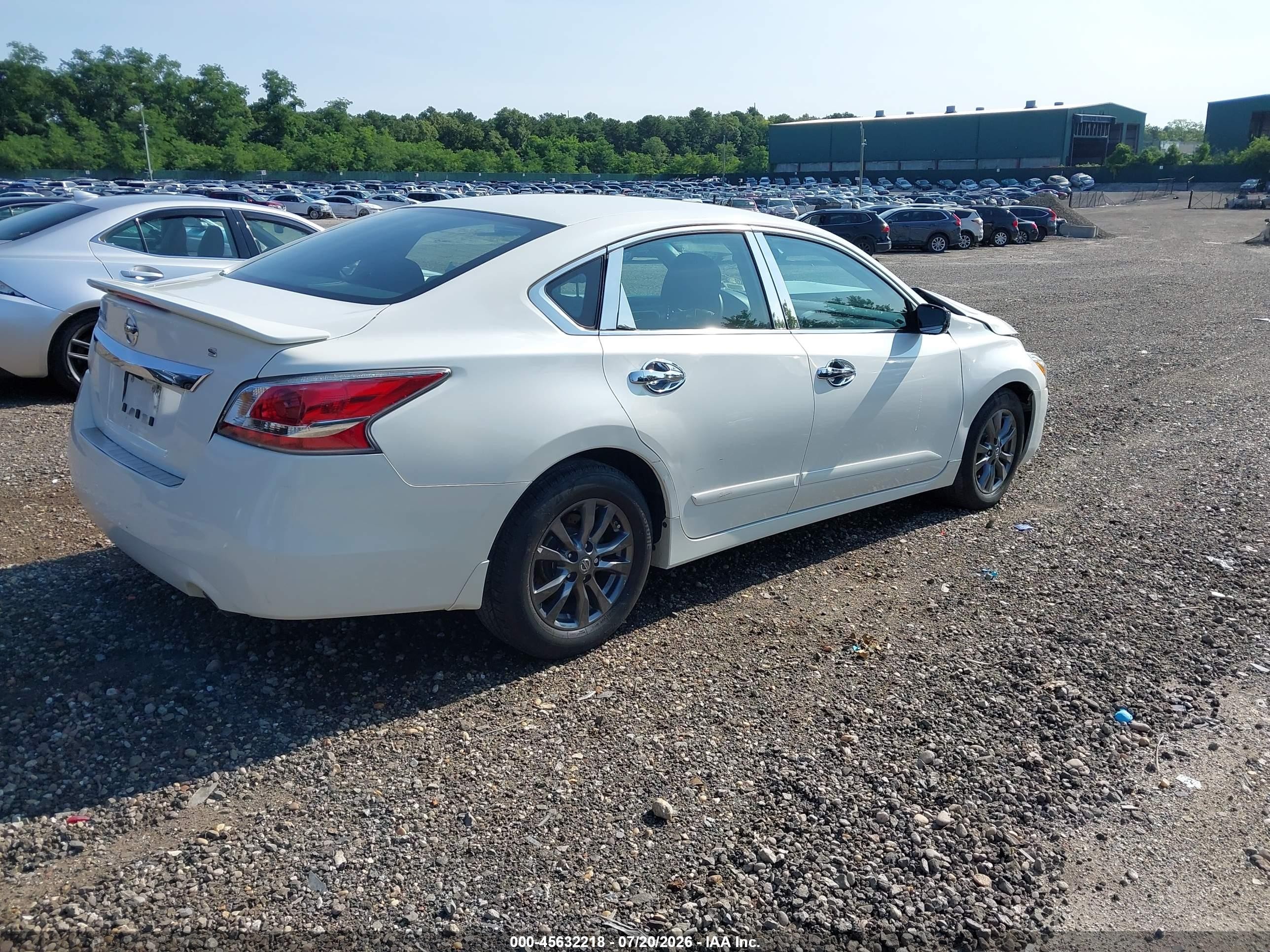2015 Nissan Altima 2.5 S White vin: 1N4AL3AP6FN356270