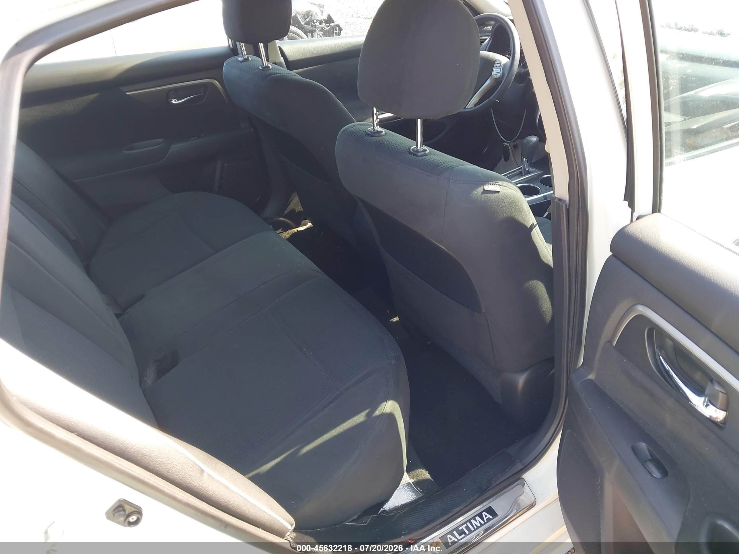 2015 Nissan Altima 2.5 S White vin: 1N4AL3AP6FN356270