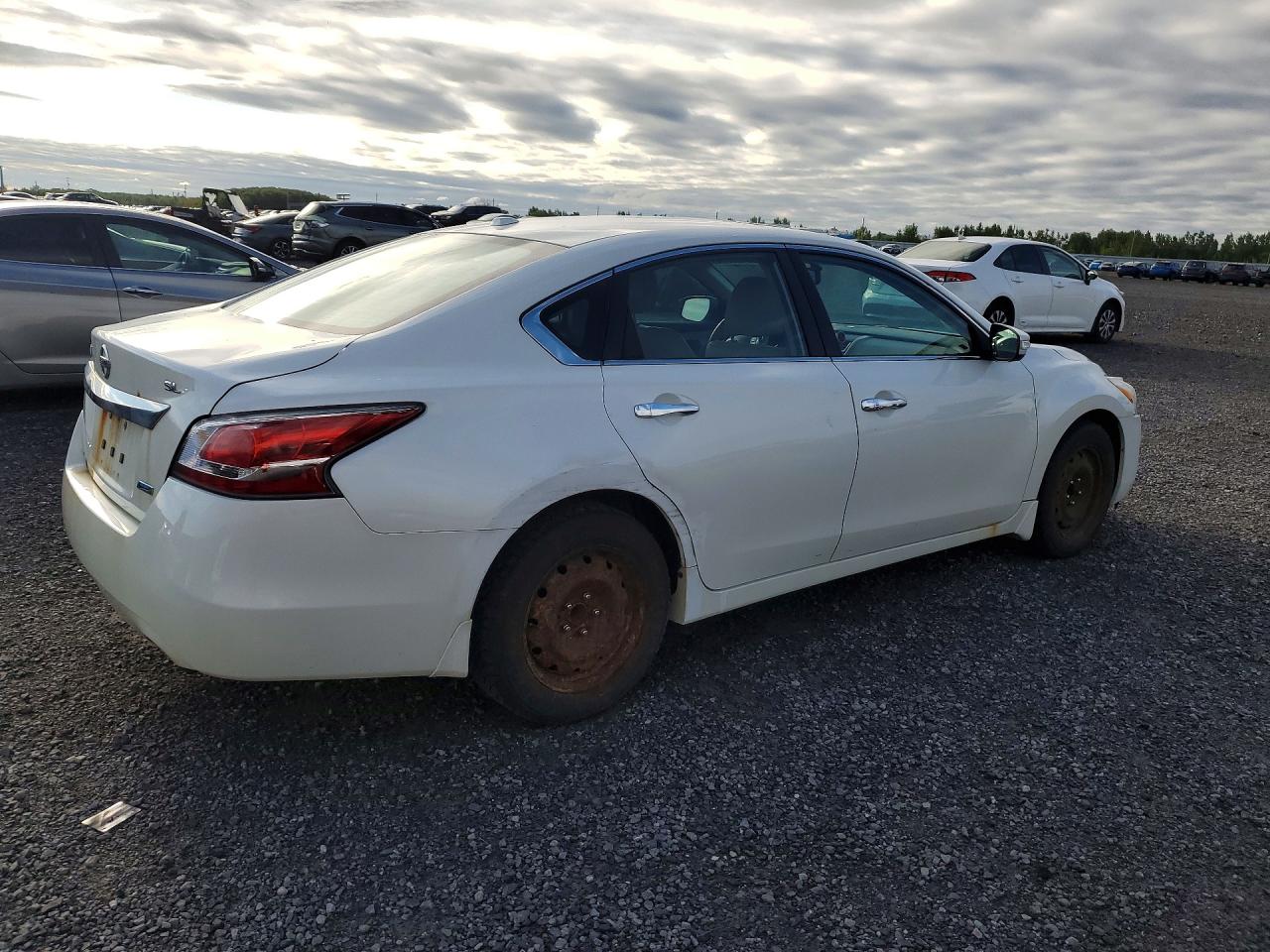 2015 Nissan Altima 2.5 White vin: 1N4AL3AP6FN358889