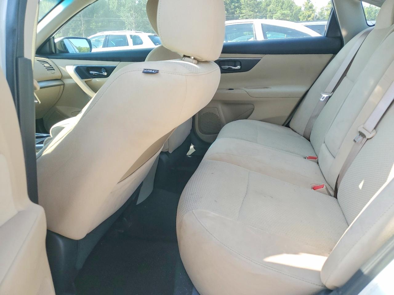 2015 Nissan Altima 2.5 S White vin: 1N4AL3AP6FN368905