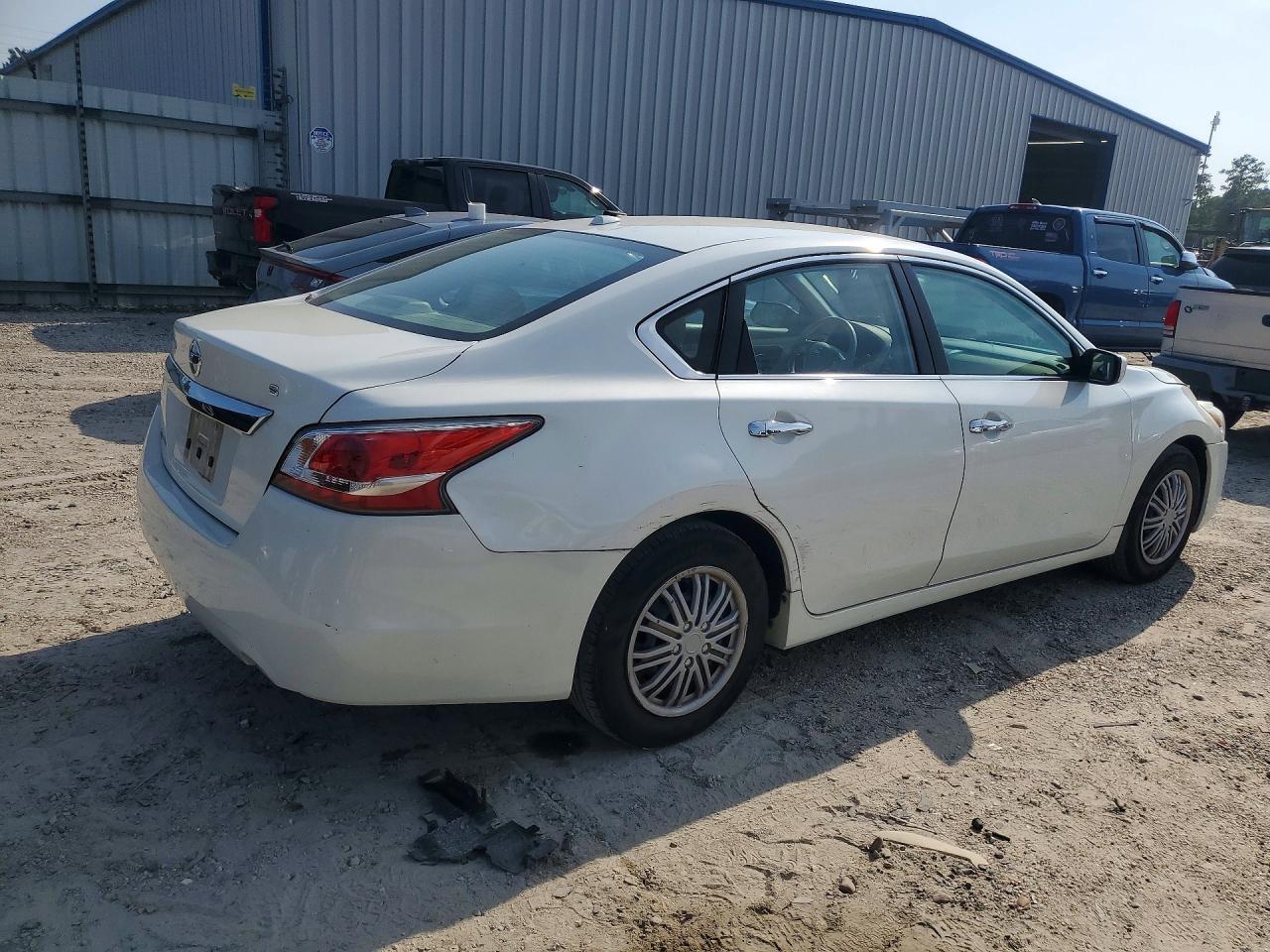 2015 Nissan Altima 2.5 S White vin: 1N4AL3AP6FN368905