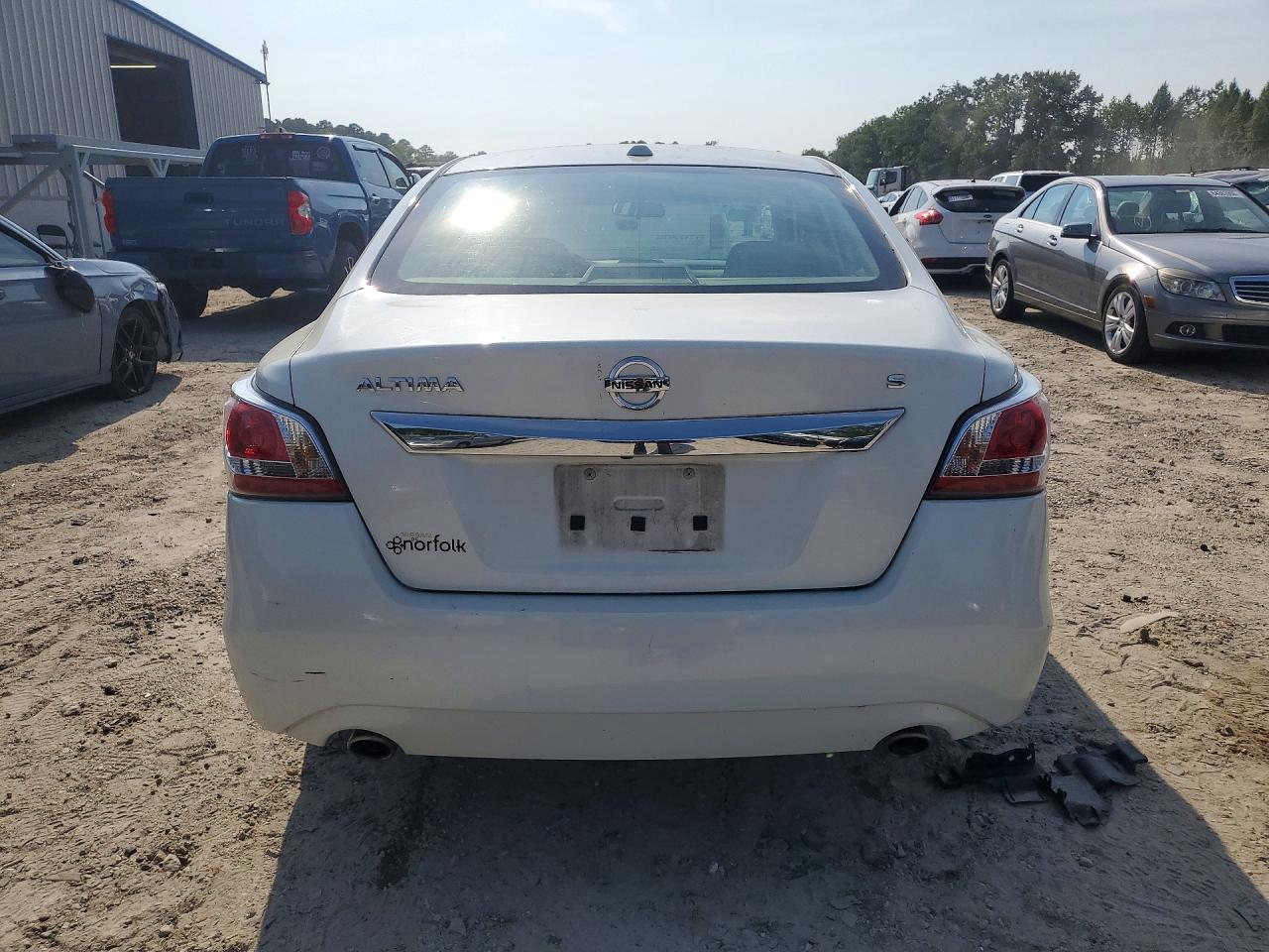 2015 Nissan Altima 2.5 S White vin: 1N4AL3AP6FN368905