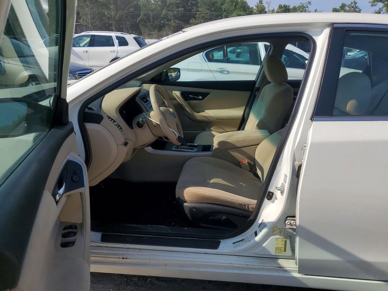 2015 Nissan Altima 2.5 S White vin: 1N4AL3AP6FN368905