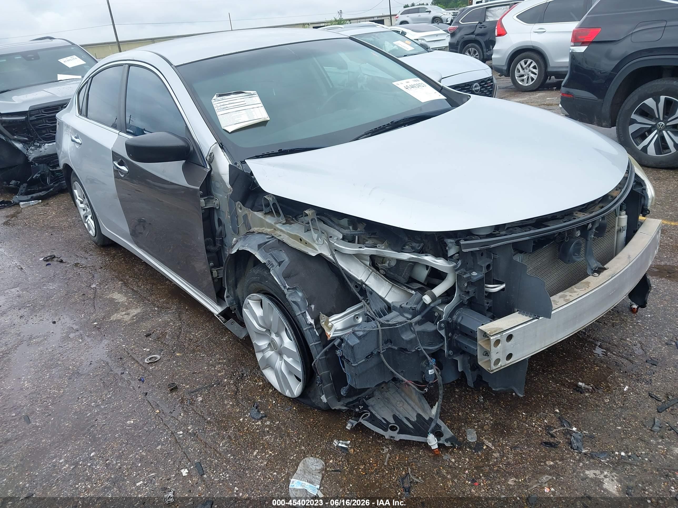2015 Nissan Altima 2.5/2.5 S/2.5 Sl/2.5 Sv Silver vin: 1N4AL3AP6FN384070