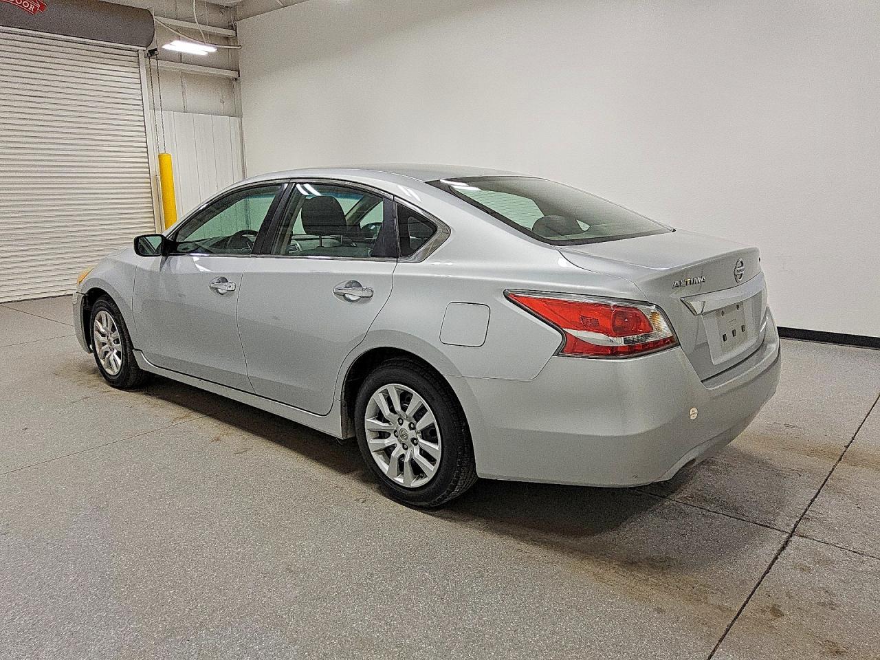 2015 Nissan Altima 2.5 S Silver vin: 1N4AL3AP6FN389687