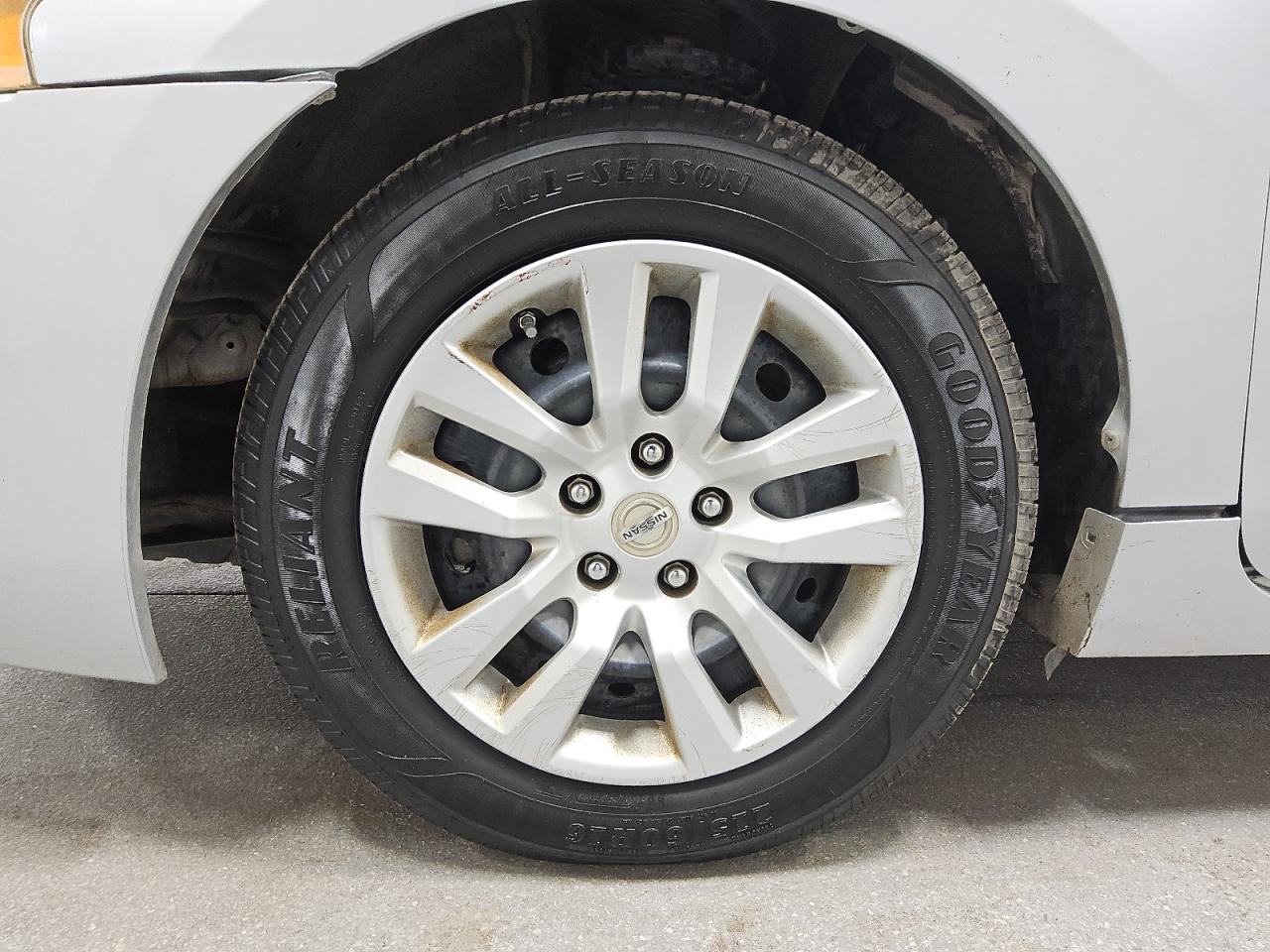 2015 Nissan Altima 2.5 S Silver vin: 1N4AL3AP6FN389687 Damage: Left Front Wheel Cover, Curb Rash, 6 To 7 Inches
