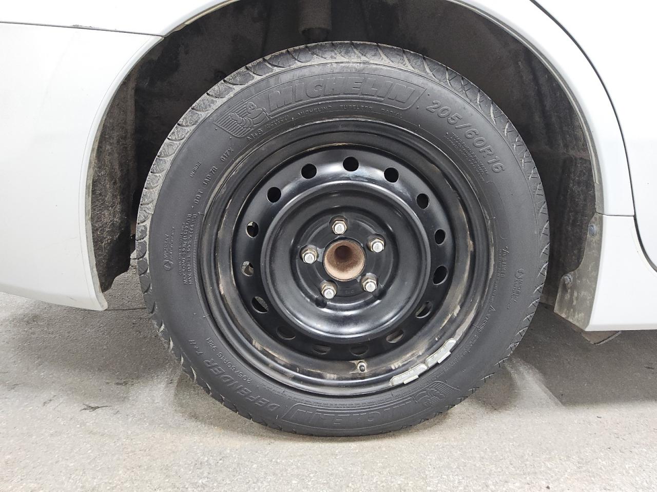 2015 Nissan Altima 2.5 S Silver vin: 1N4AL3AP6FN389687 Damage: Right Rear Wheel Cover, Missing, Replacement Required