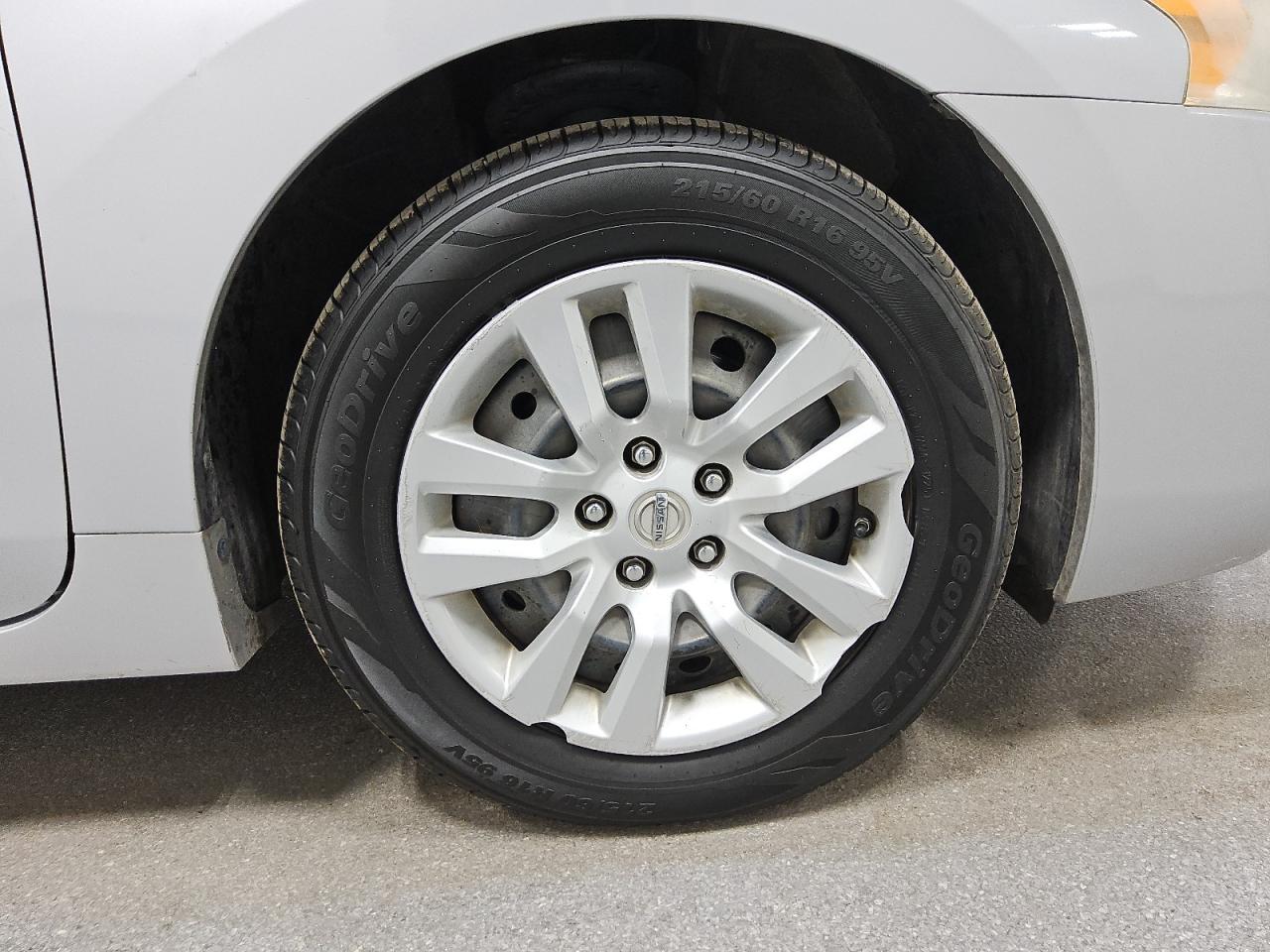 2015 Nissan Altima 2.5 S Silver vin: 1N4AL3AP6FN389687 Damage: Right Front Wheel Cover, Broken, Replacement Required