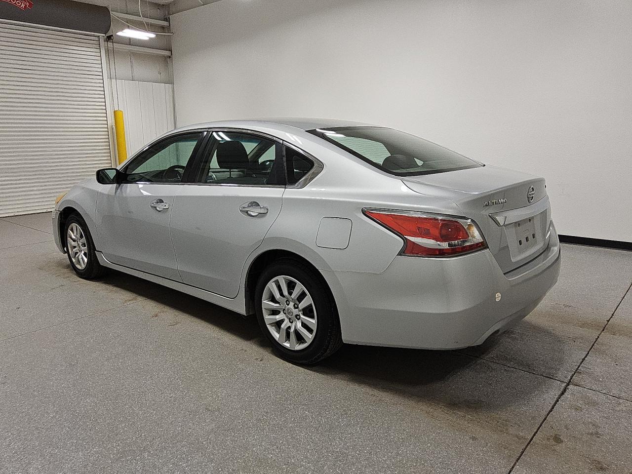 2015 Nissan Altima 2.5 S Silver vin: 1N4AL3AP6FN389687 Damage: Multi-Function Switch, Broken, Replacement Required