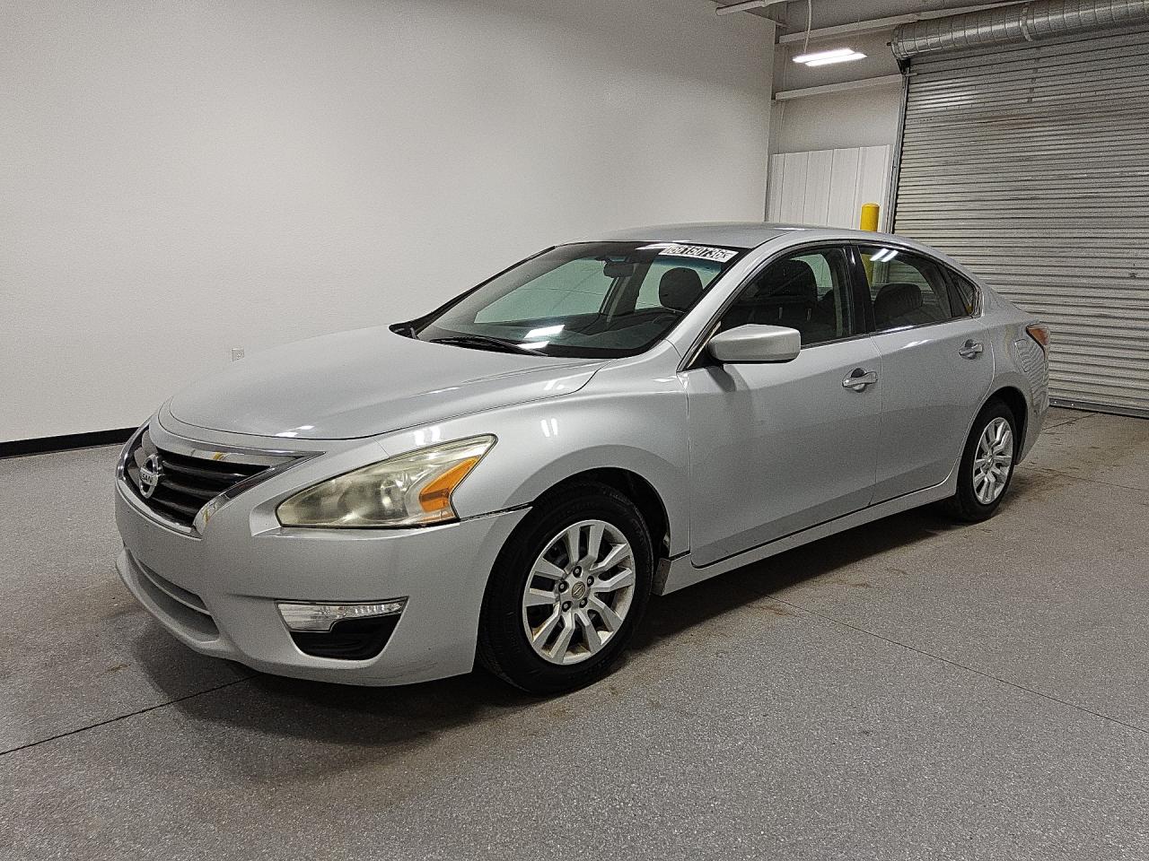 2015 Nissan Altima 2.5 S Silver vin: 1N4AL3AP6FN389687 Damage: Left Frt. Turn Signal Bulb, Broken, Replacement Required