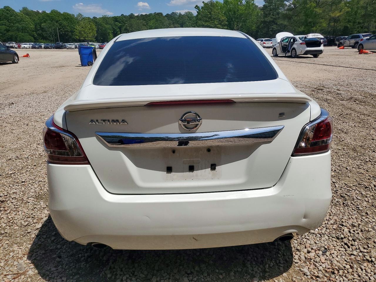 2015 Nissan Altima 2.5 S White vin: 1N4AL3AP6FN393528