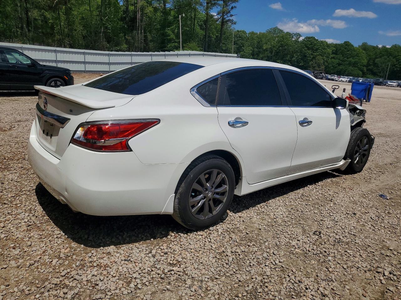 2015 Nissan Altima 2.5 S White vin: 1N4AL3AP6FN393528