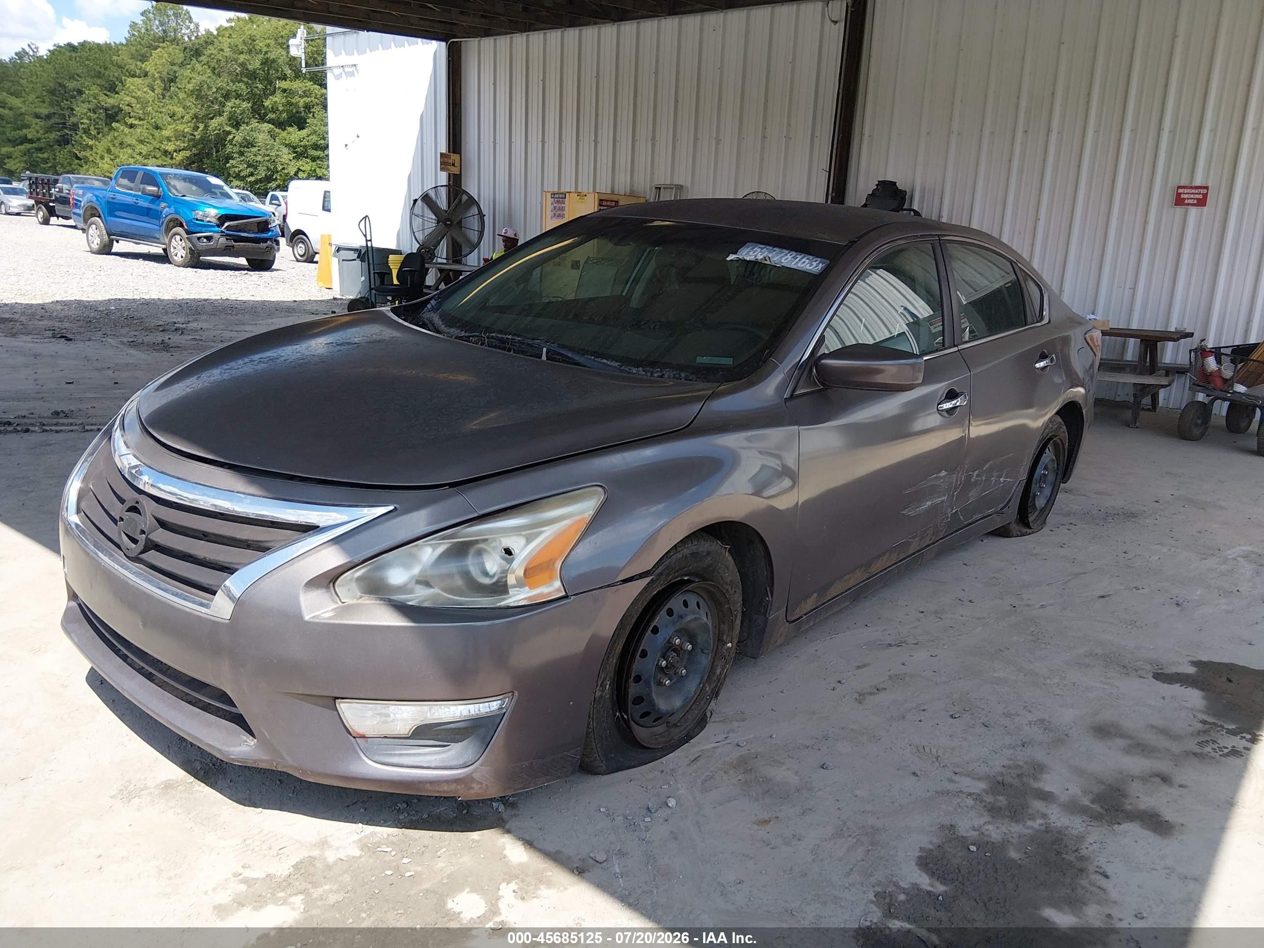 2015 Nissan Altima   Gray vin: 1N4AL3AP6FN396008