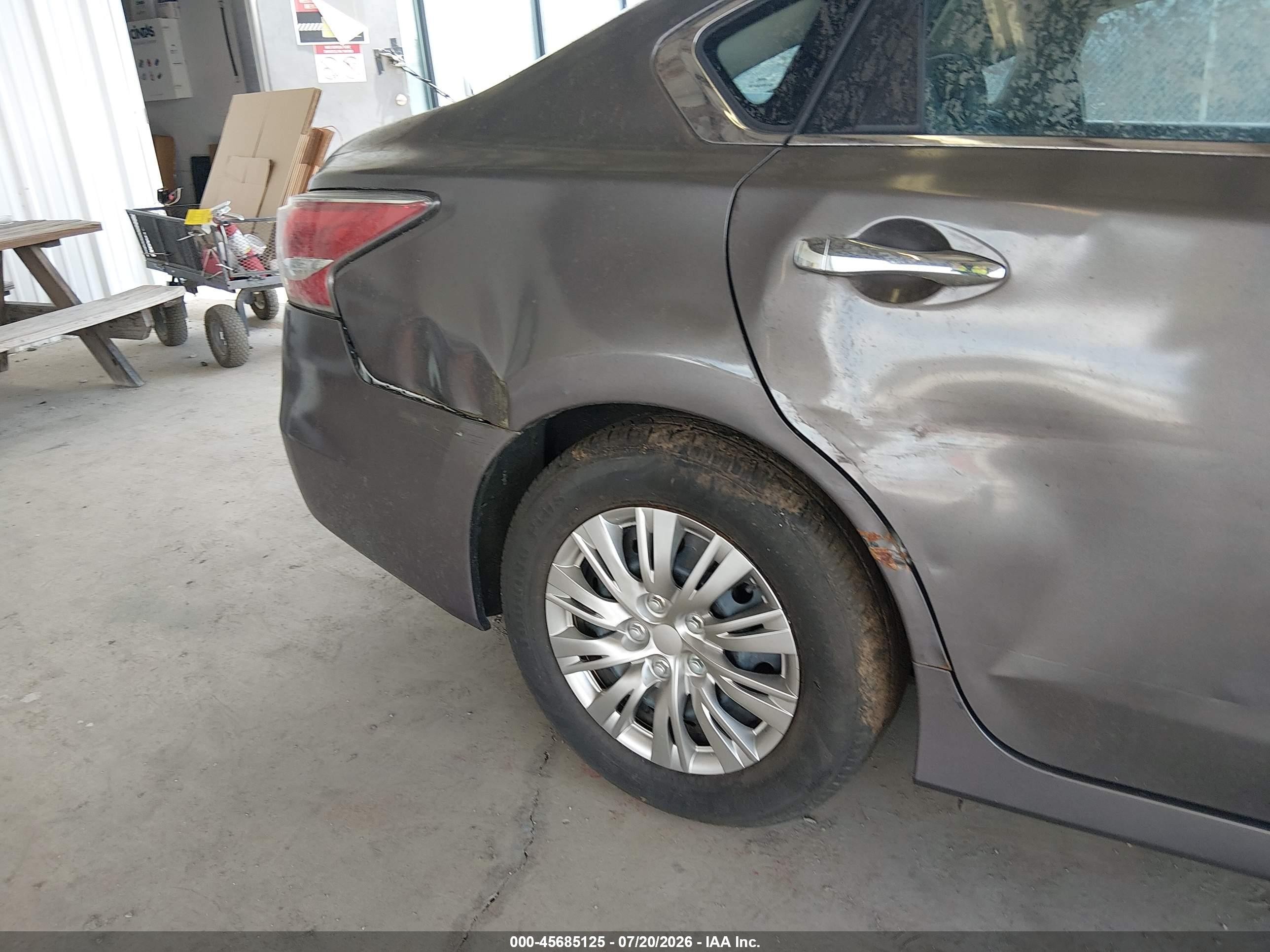 2015 Nissan Altima   Gray vin: 1N4AL3AP6FN396008