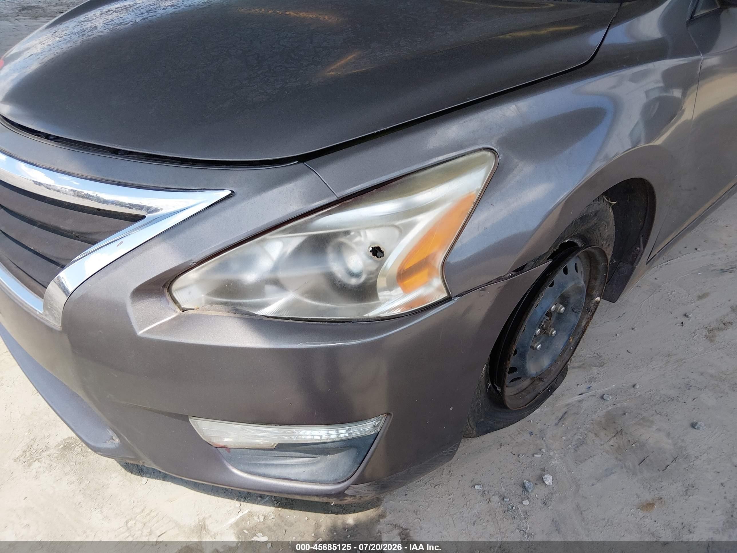 2015 Nissan Altima   Gray vin: 1N4AL3AP6FN396008