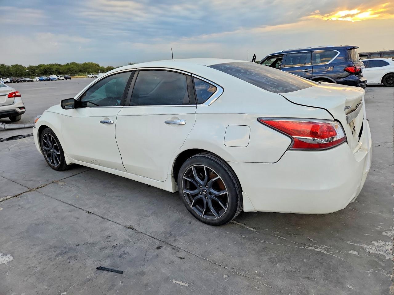 2015 Nissan Altima 2.5 S White vin: 1N4AL3AP6FN890224