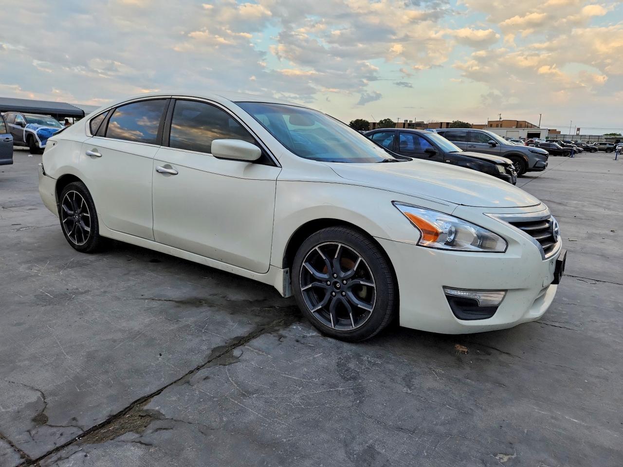 2015 Nissan Altima 2.5 S White vin: 1N4AL3AP6FN890224