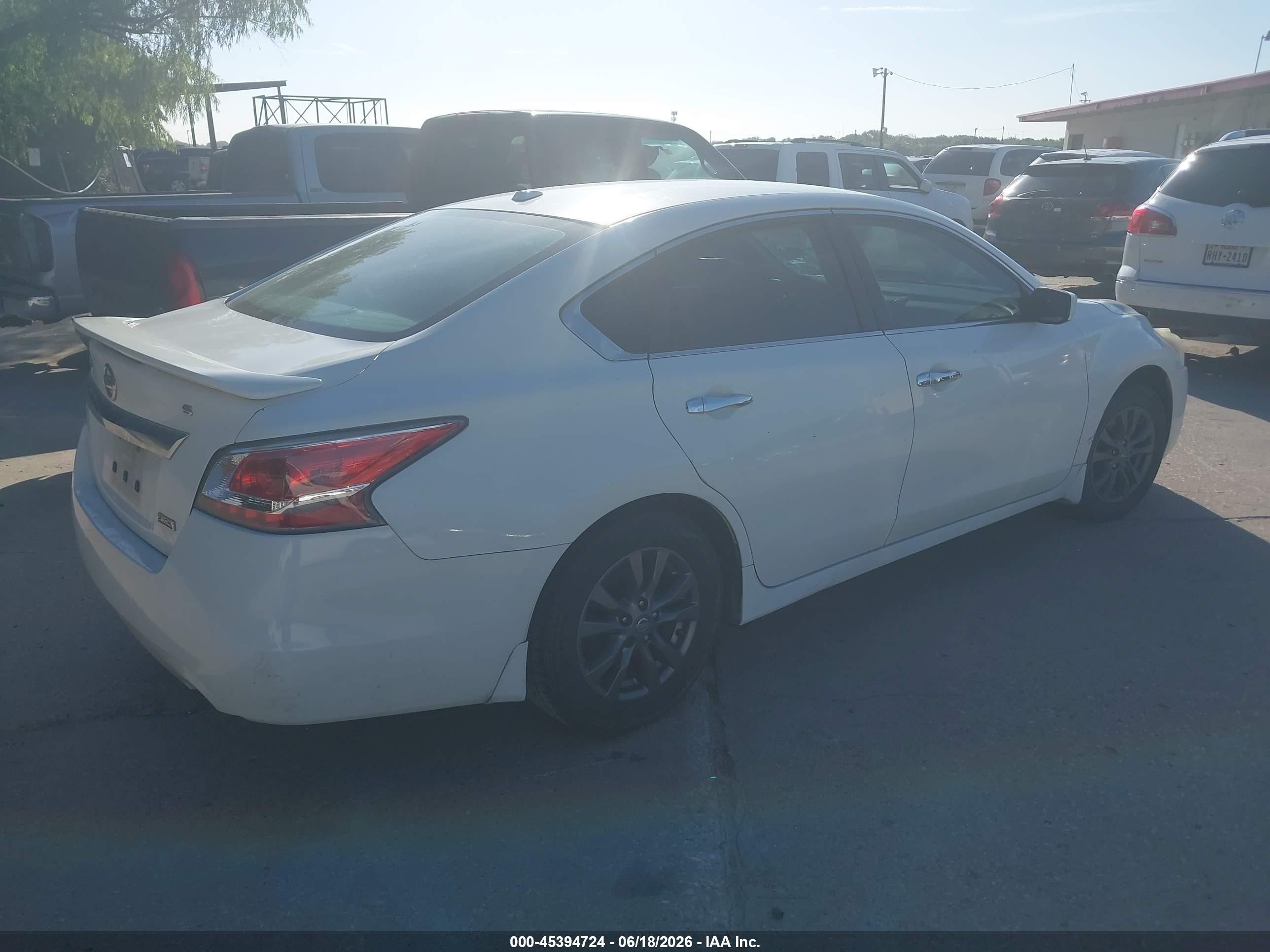 2015 Nissan Altima 2.5 S White vin: 1N4AL3AP6FN894869