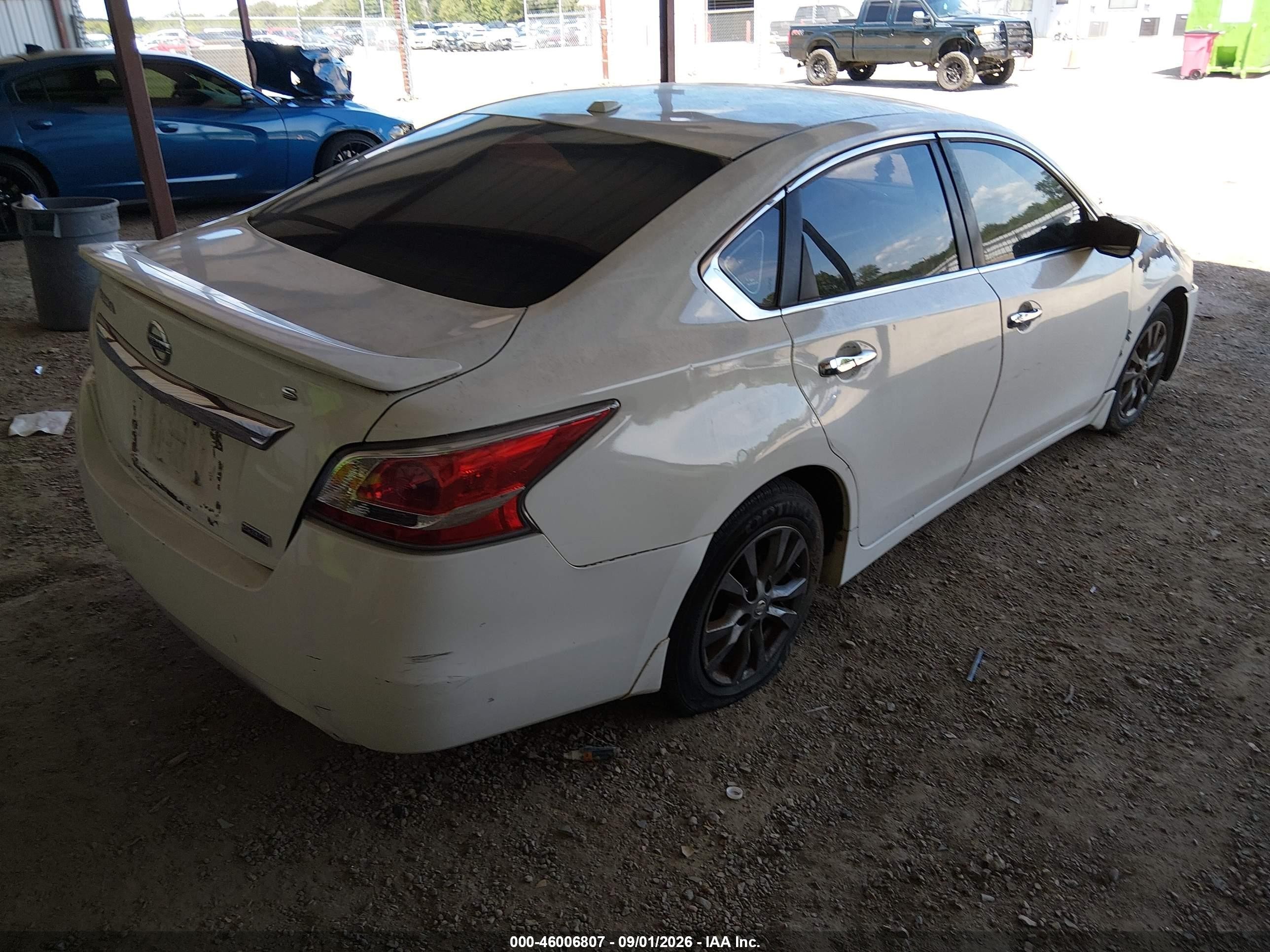 2015 Nissan Altima 2.5 S White vin: 1N4AL3AP6FN912917