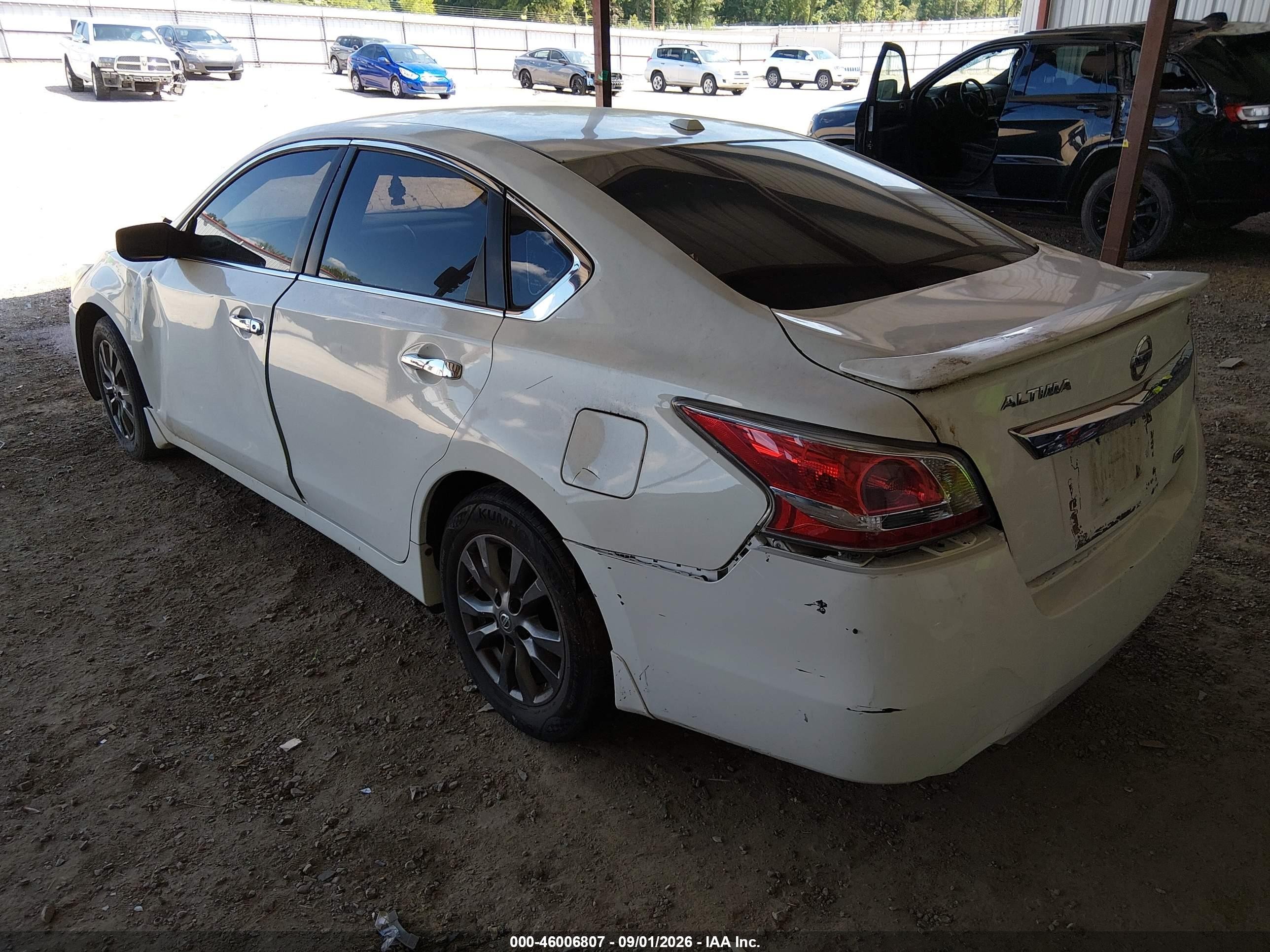 2015 Nissan Altima 2.5 S White vin: 1N4AL3AP6FN912917