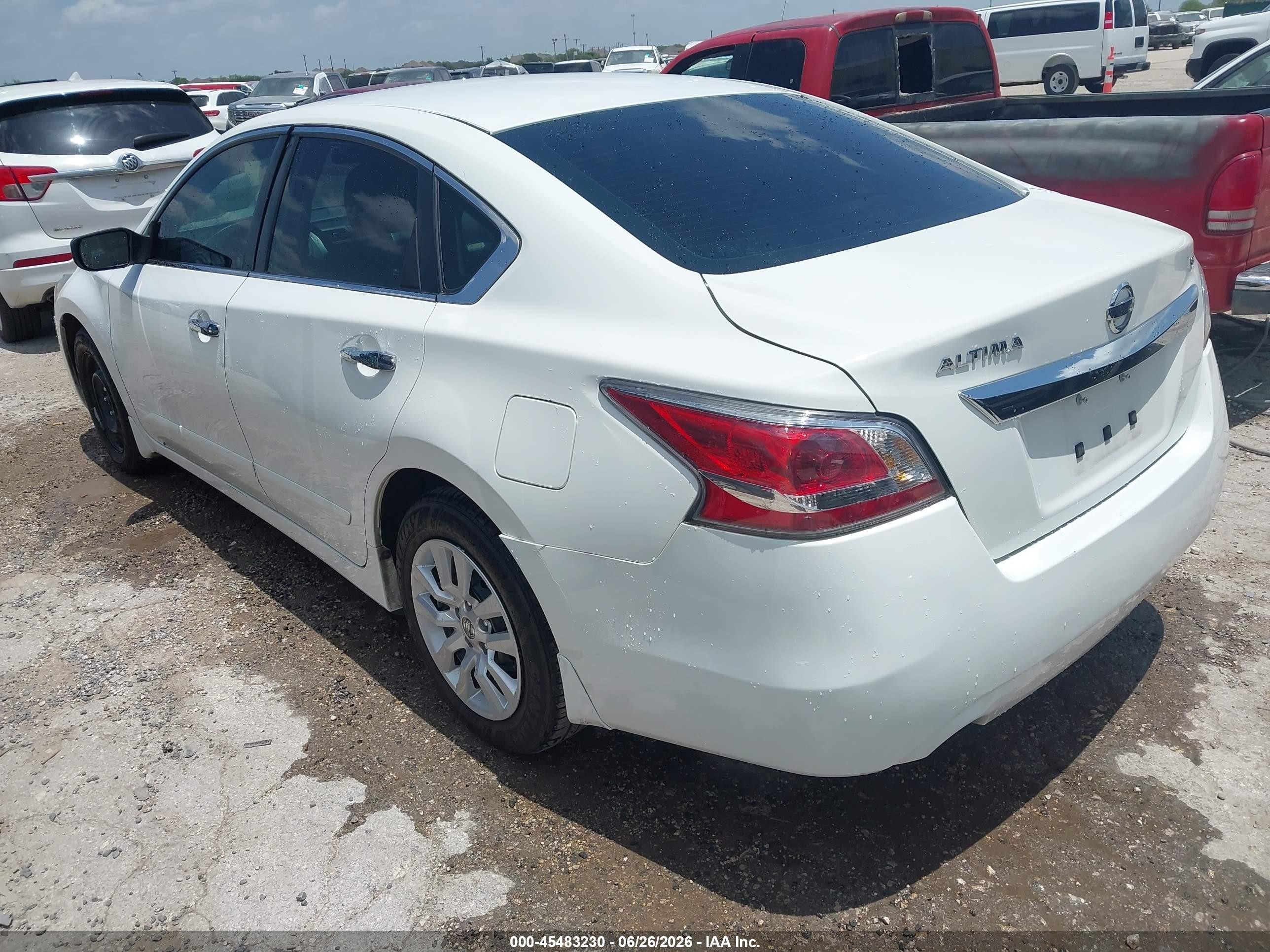 2015 Nissan Altima 2.5 S White vin: 1N4AL3AP6FN915493