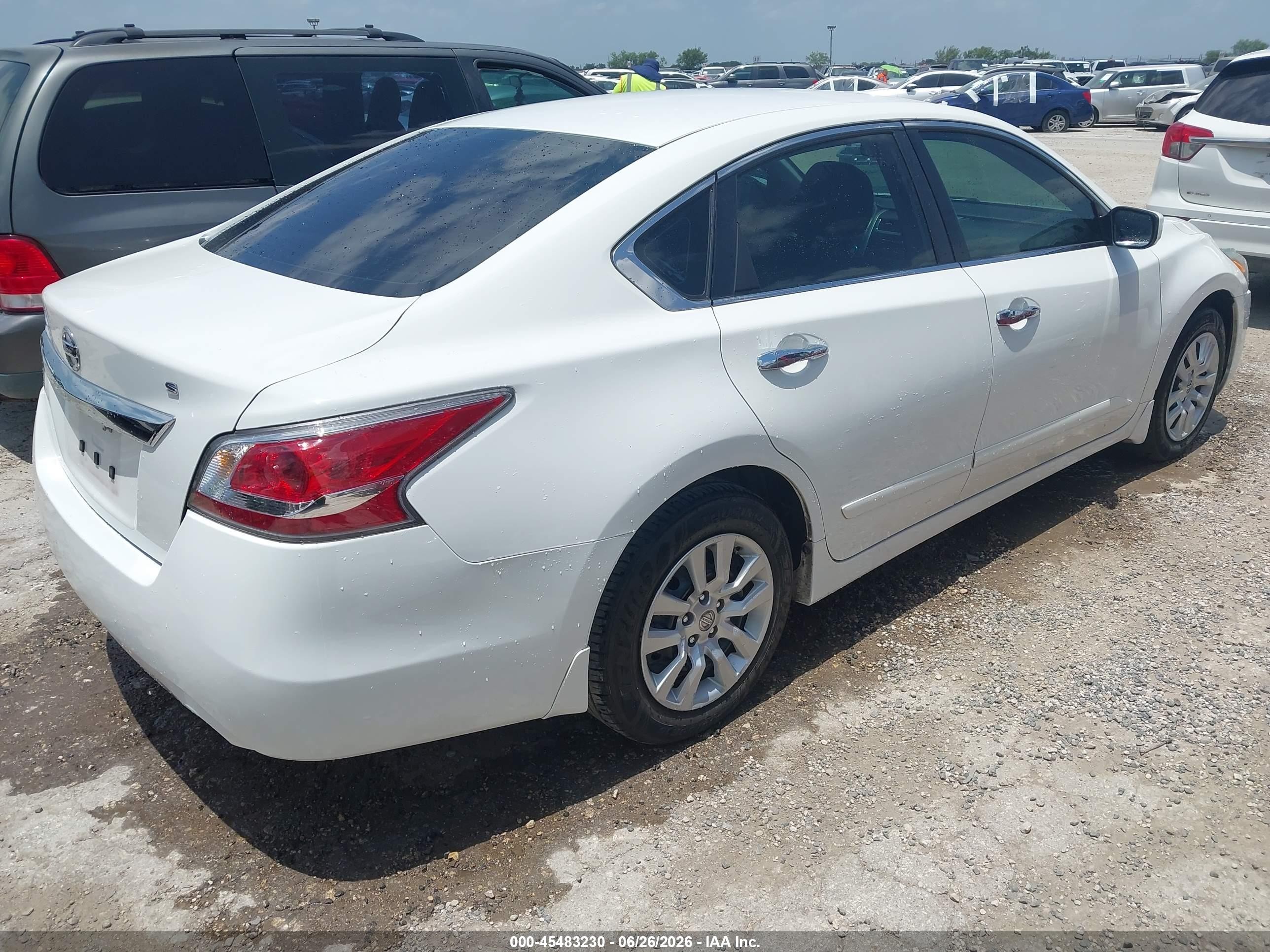 2015 Nissan Altima 2.5 S White vin: 1N4AL3AP6FN915493
