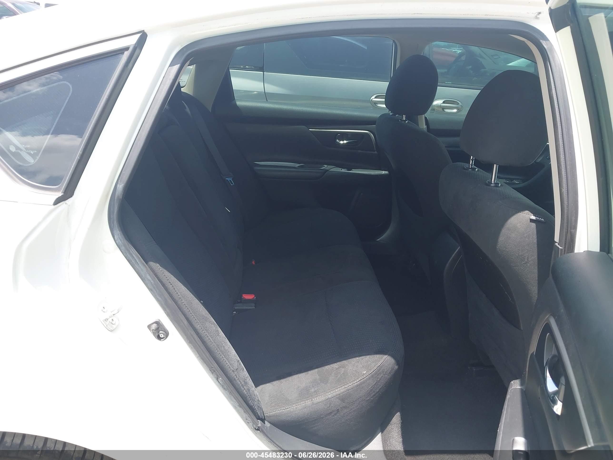 2015 Nissan Altima 2.5 S White vin: 1N4AL3AP6FN915493