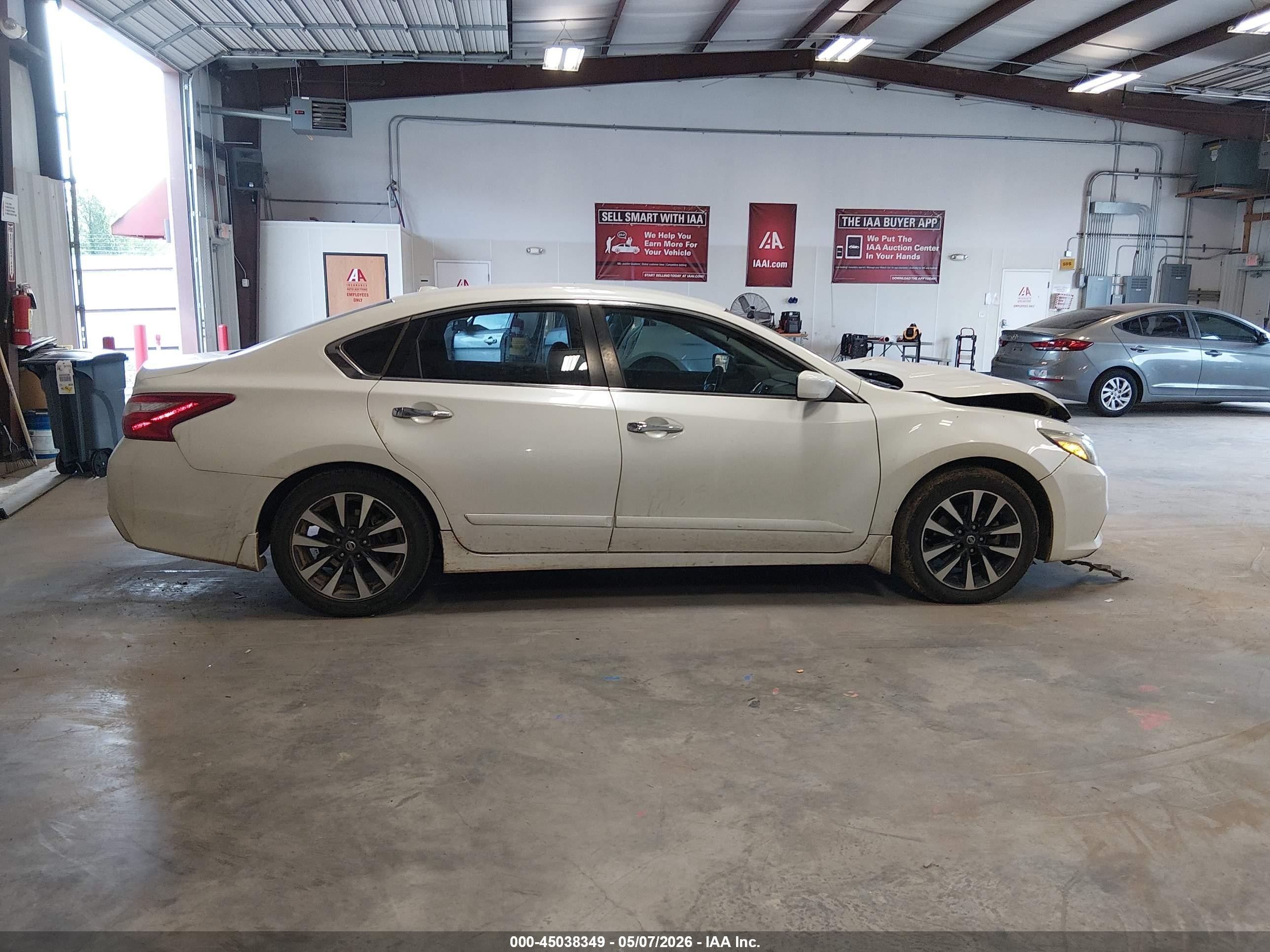 2016 Nissan Altima 2.5 Sv White vin: 1N4AL3AP6GC241696