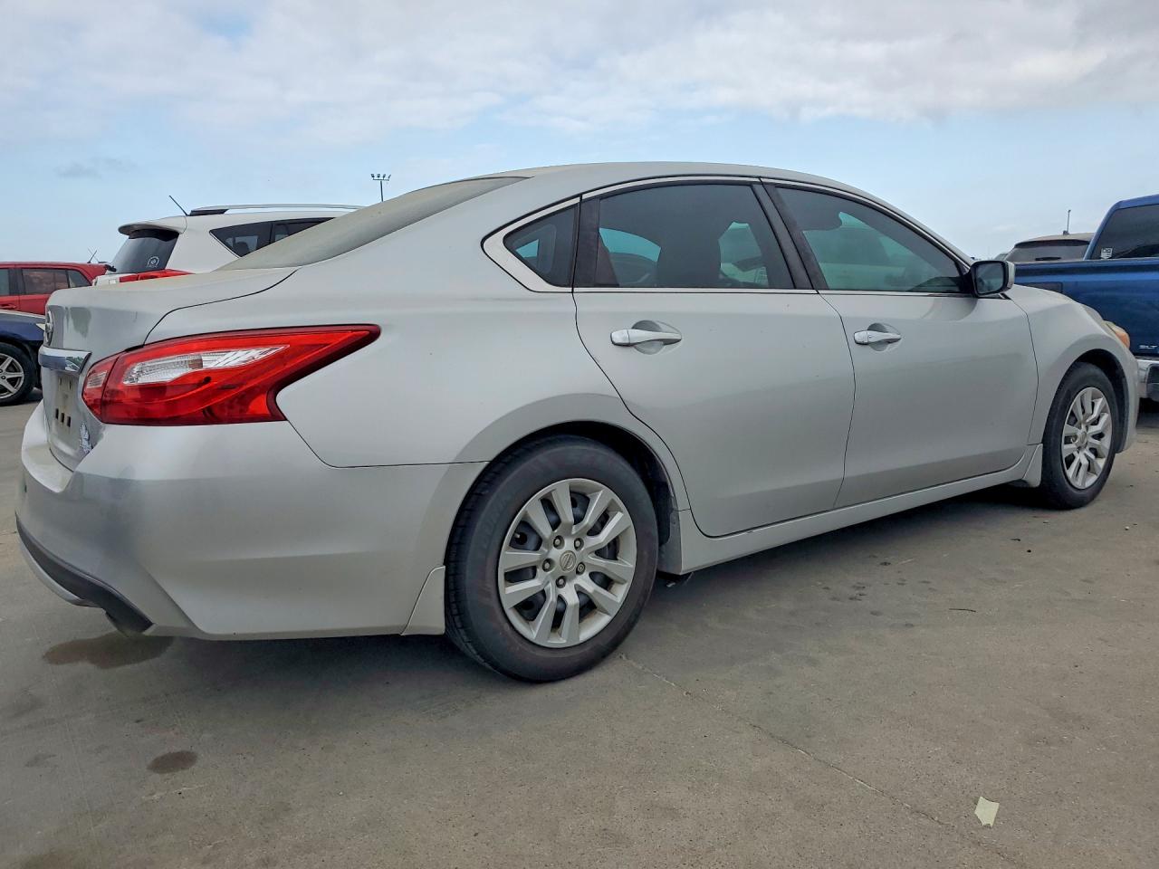 2016 Nissan Altima Silver vin: 1N4AL3AP6GN362555