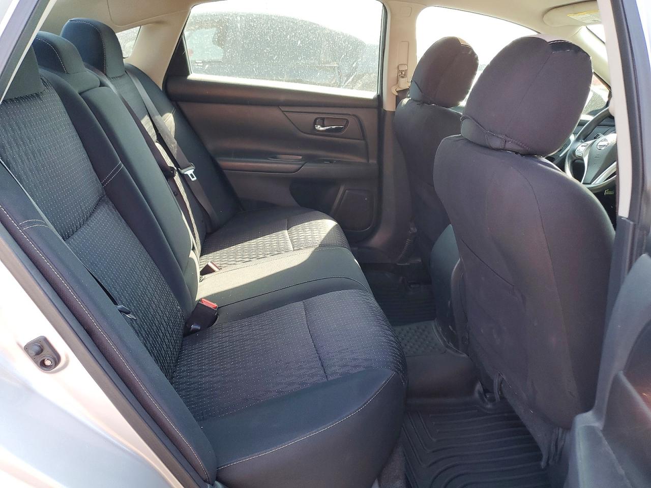 2016 Niss Altima Silver vin: 1N4AL3AP6GN373278