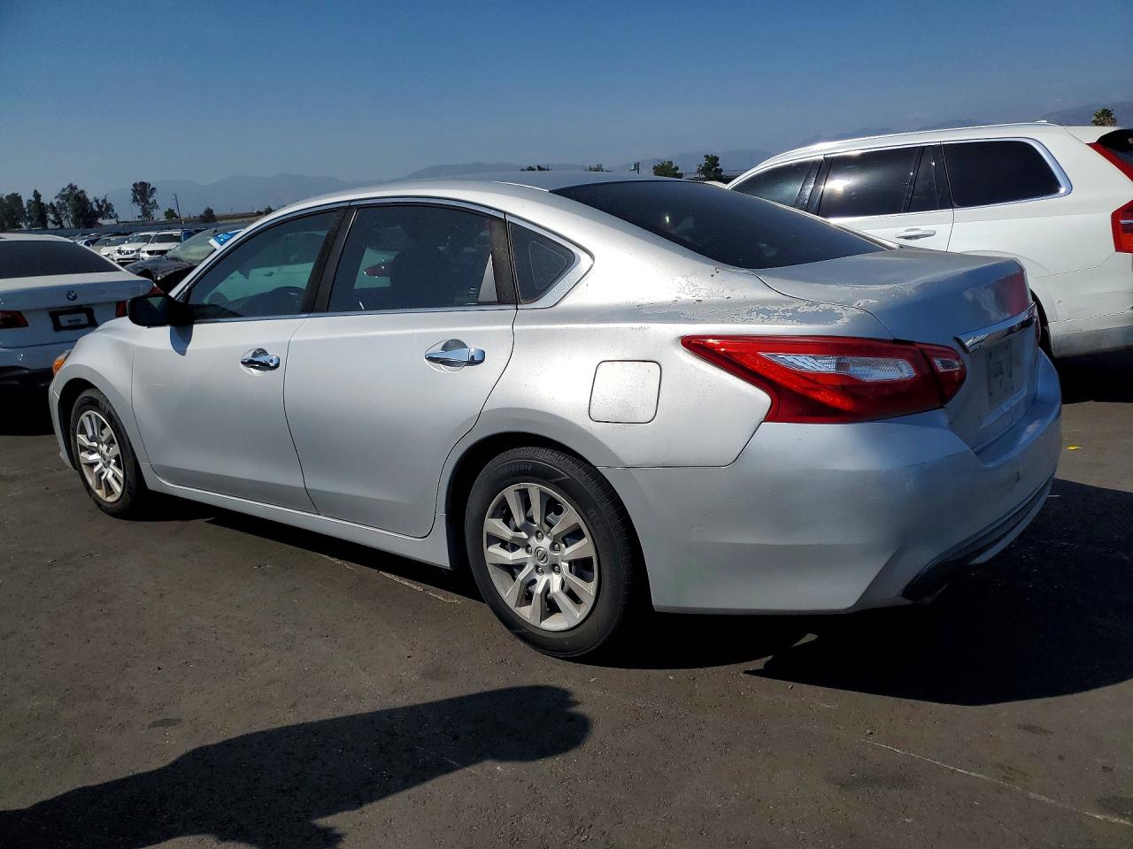 2016 Niss Altima Silver vin: 1N4AL3AP6GN373278